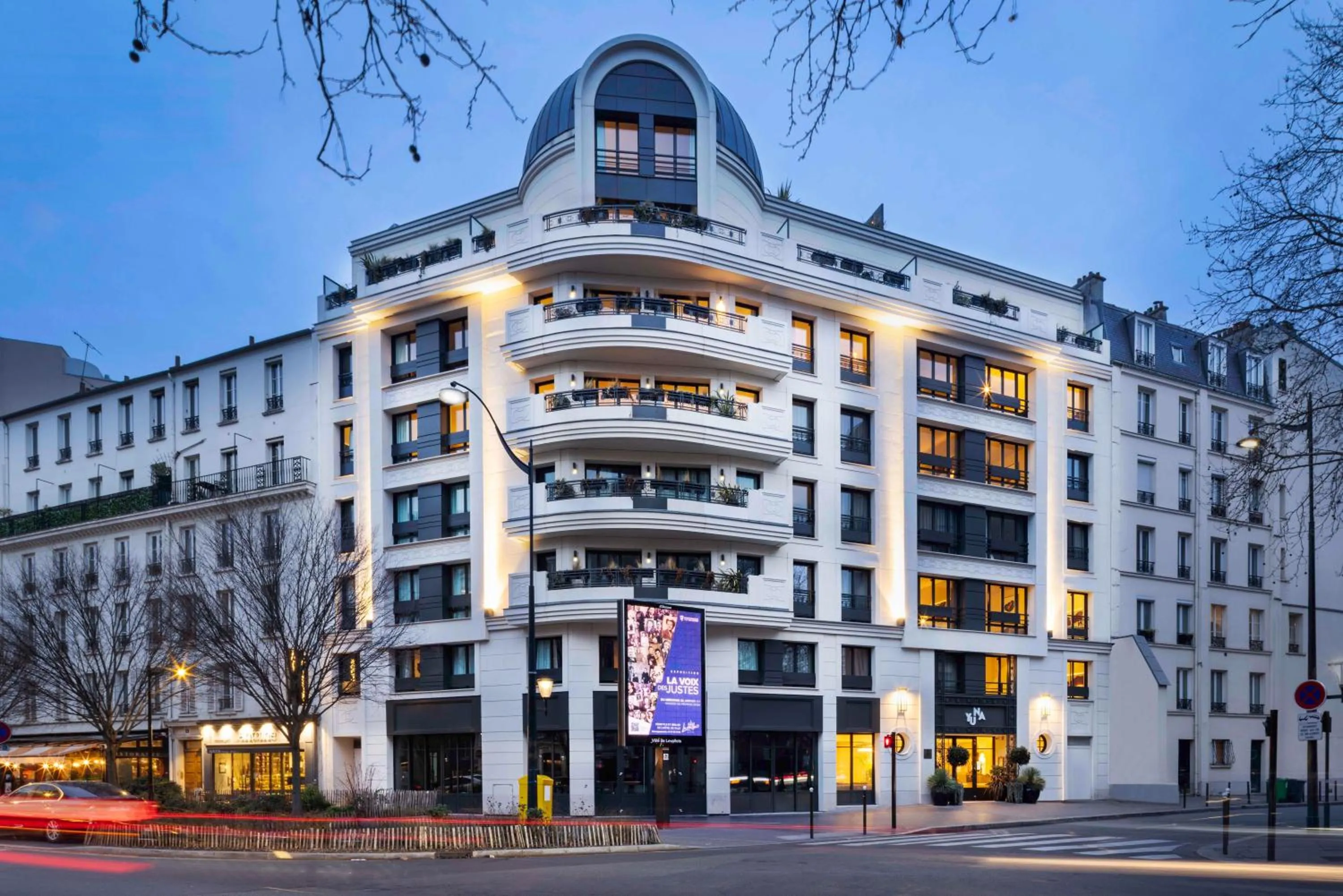 Property building in Yuna Porte-Maillot - ApartHotel