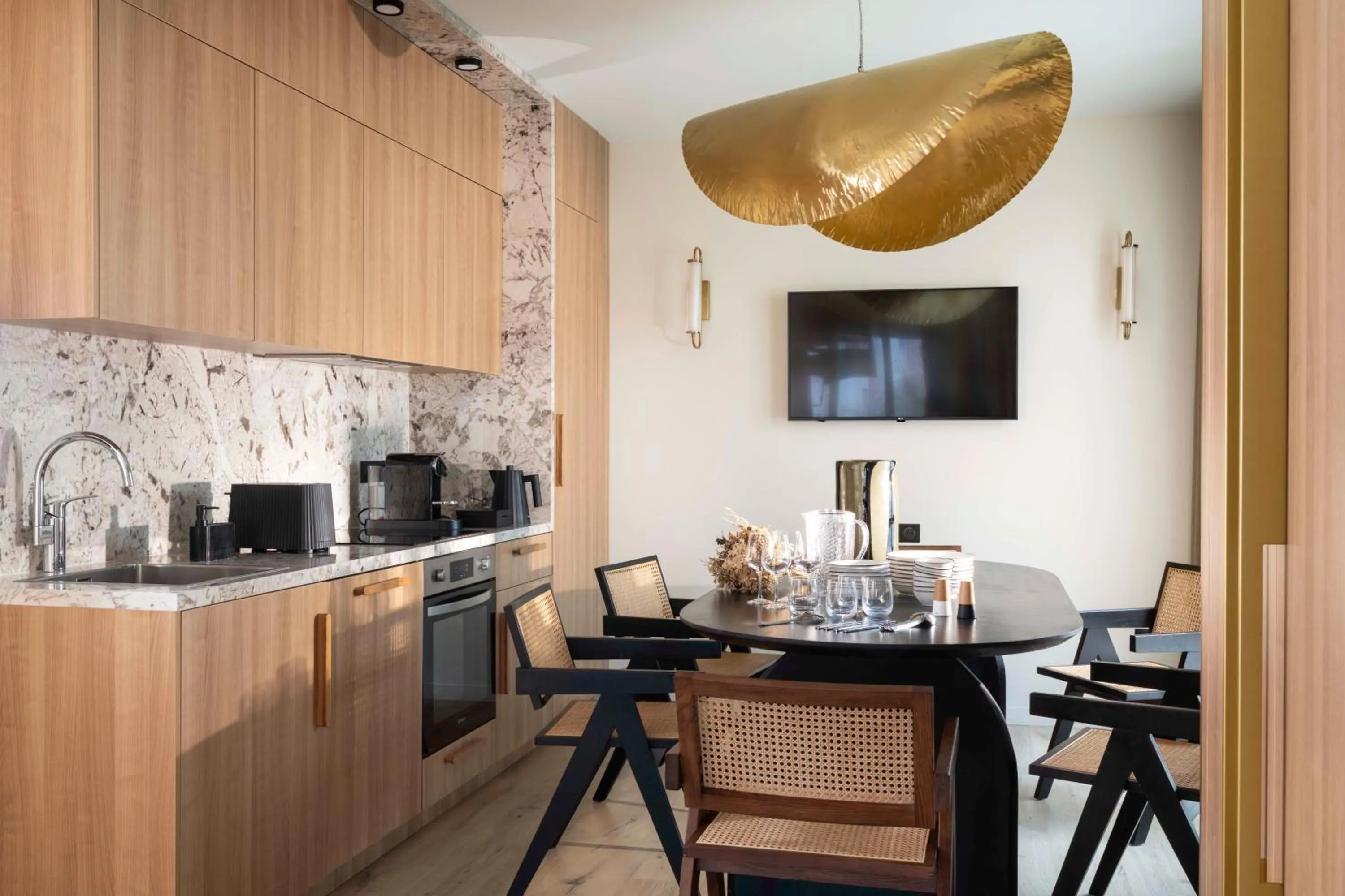 stove in Yuna Porte-Maillot - ApartHotel