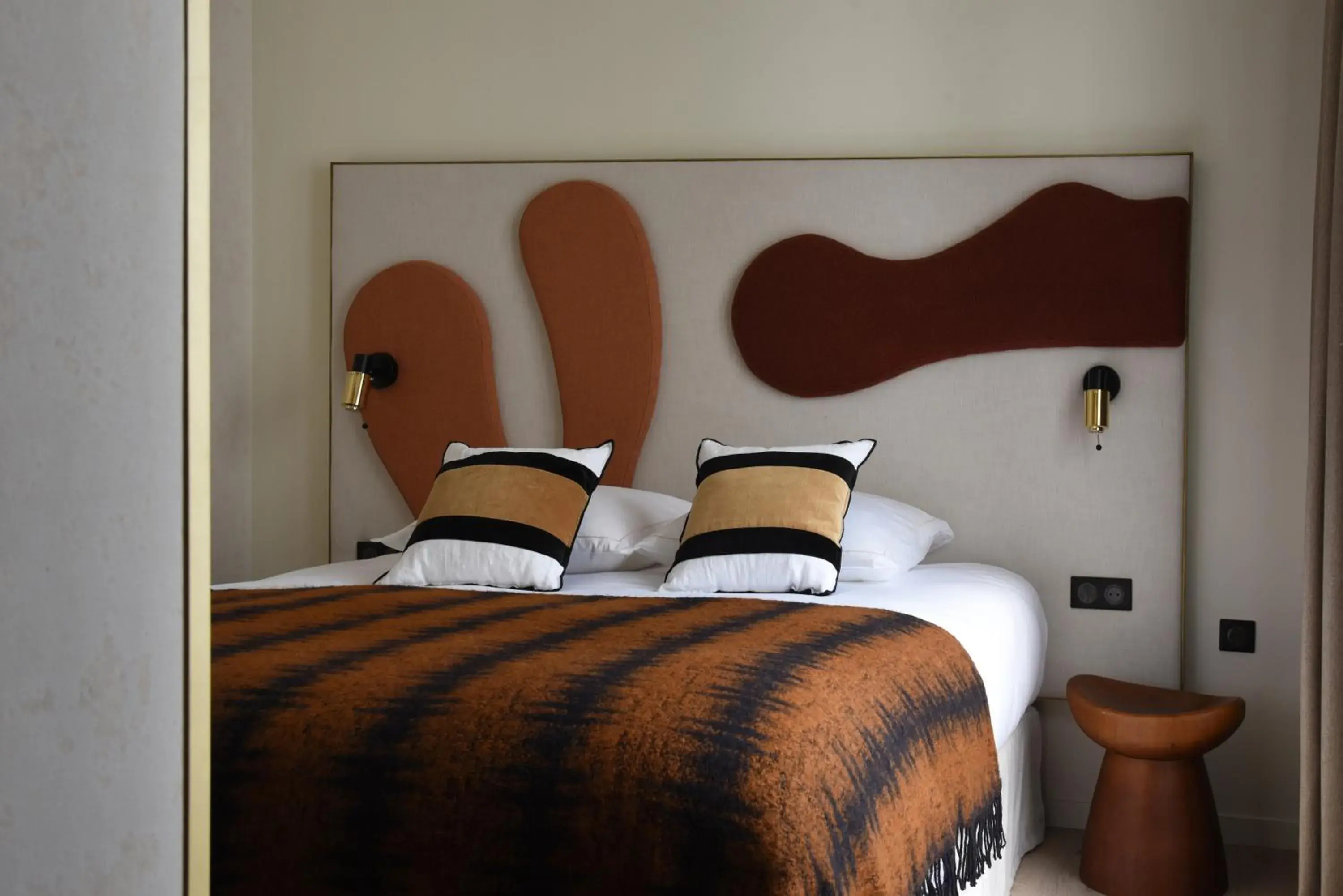 Bedroom, Bed in Yuna Porte-Maillot - ApartHotel Bedroom, Bed in Yuna Porte-Maillot - ApartHotel