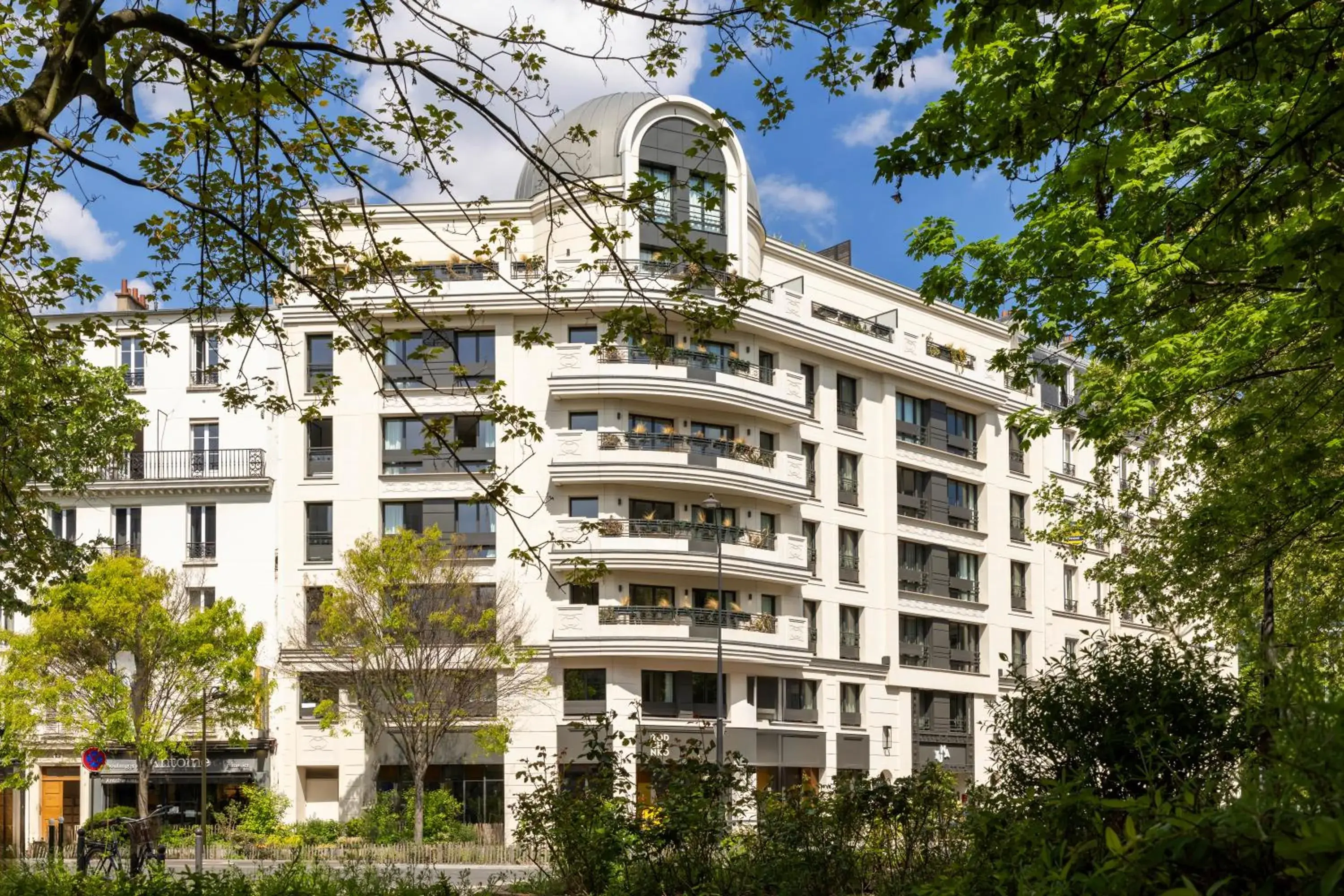 Property building in Yuna Porte-Maillot - ApartHotel Property building in Yuna Porte-Maillot - ApartHotel