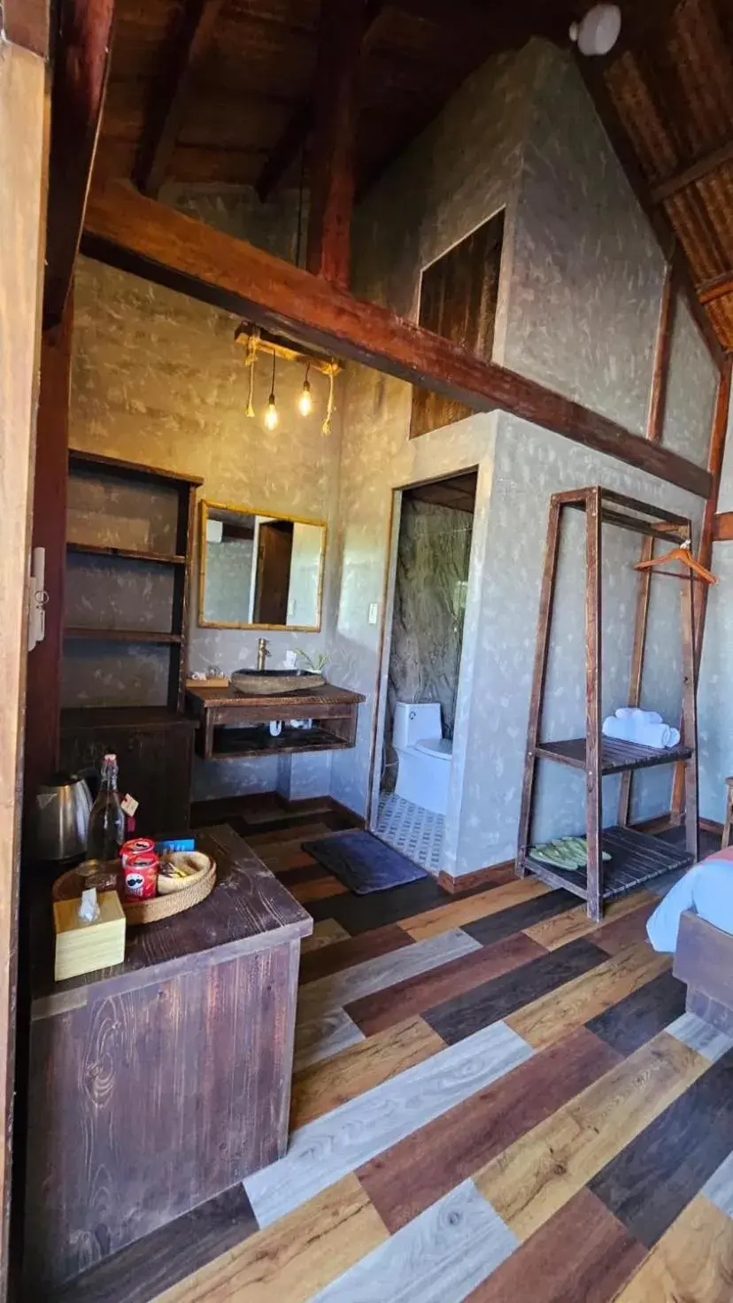 Deluxe Double Room with Balcony in Winhouse An Bang Boutique Inn & Lounge Deluxe Double Room with Balcony in Winhouse An Bang Boutique Inn & Lounge