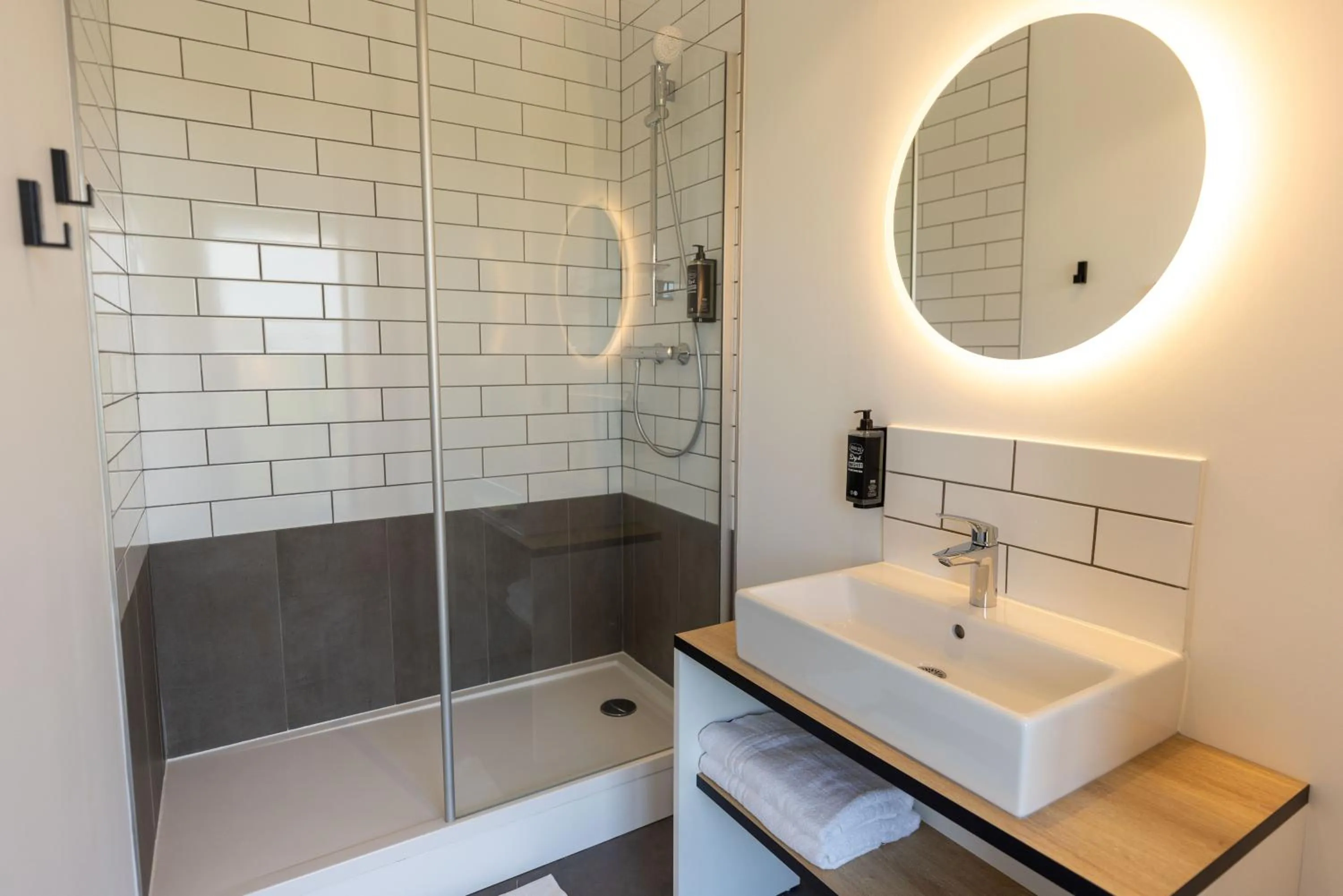 Bathroom in Ibis Marseille Marignane Technopole