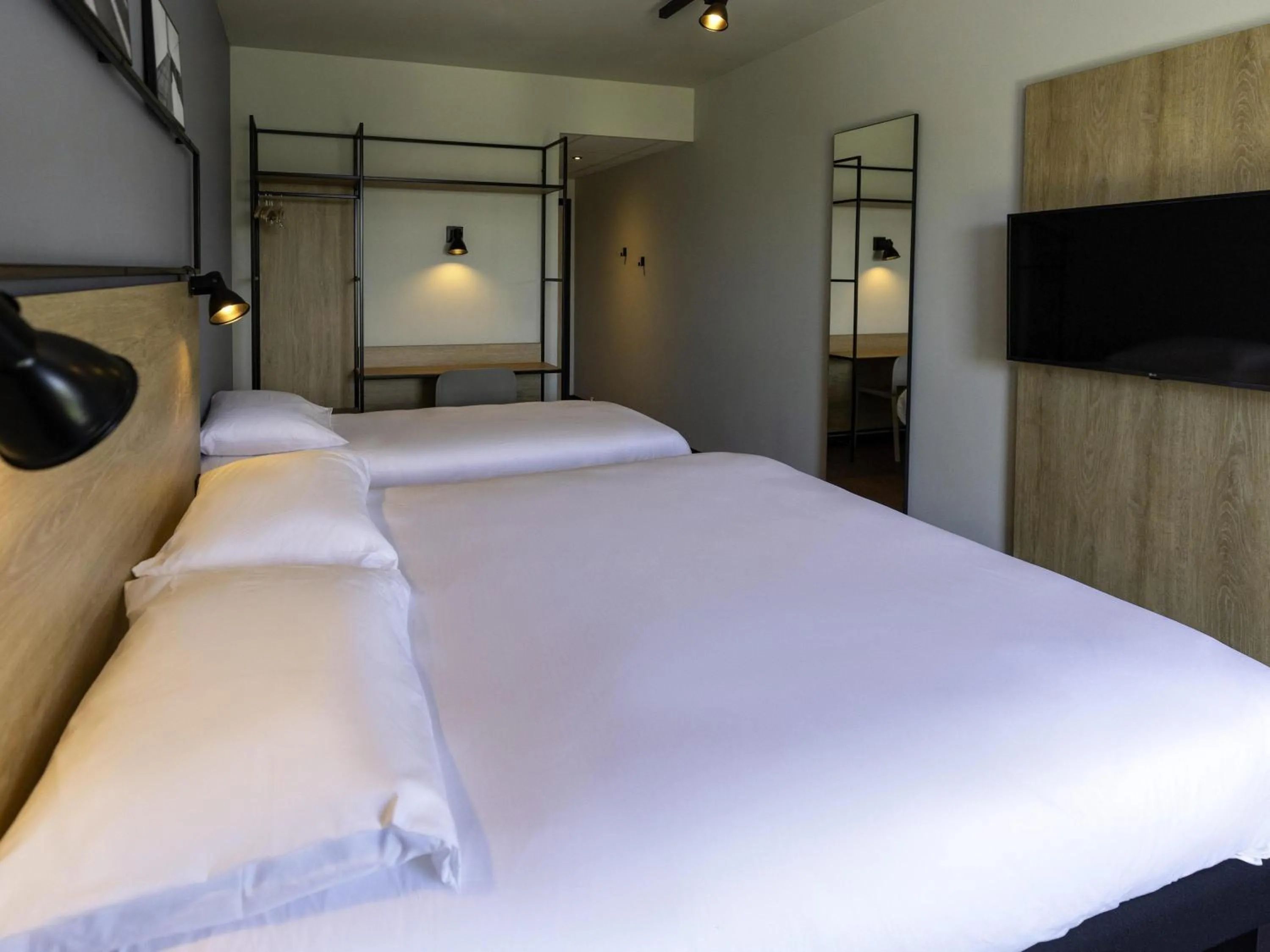 Bedroom, Bed in Ibis Marseille Marignane Technopole