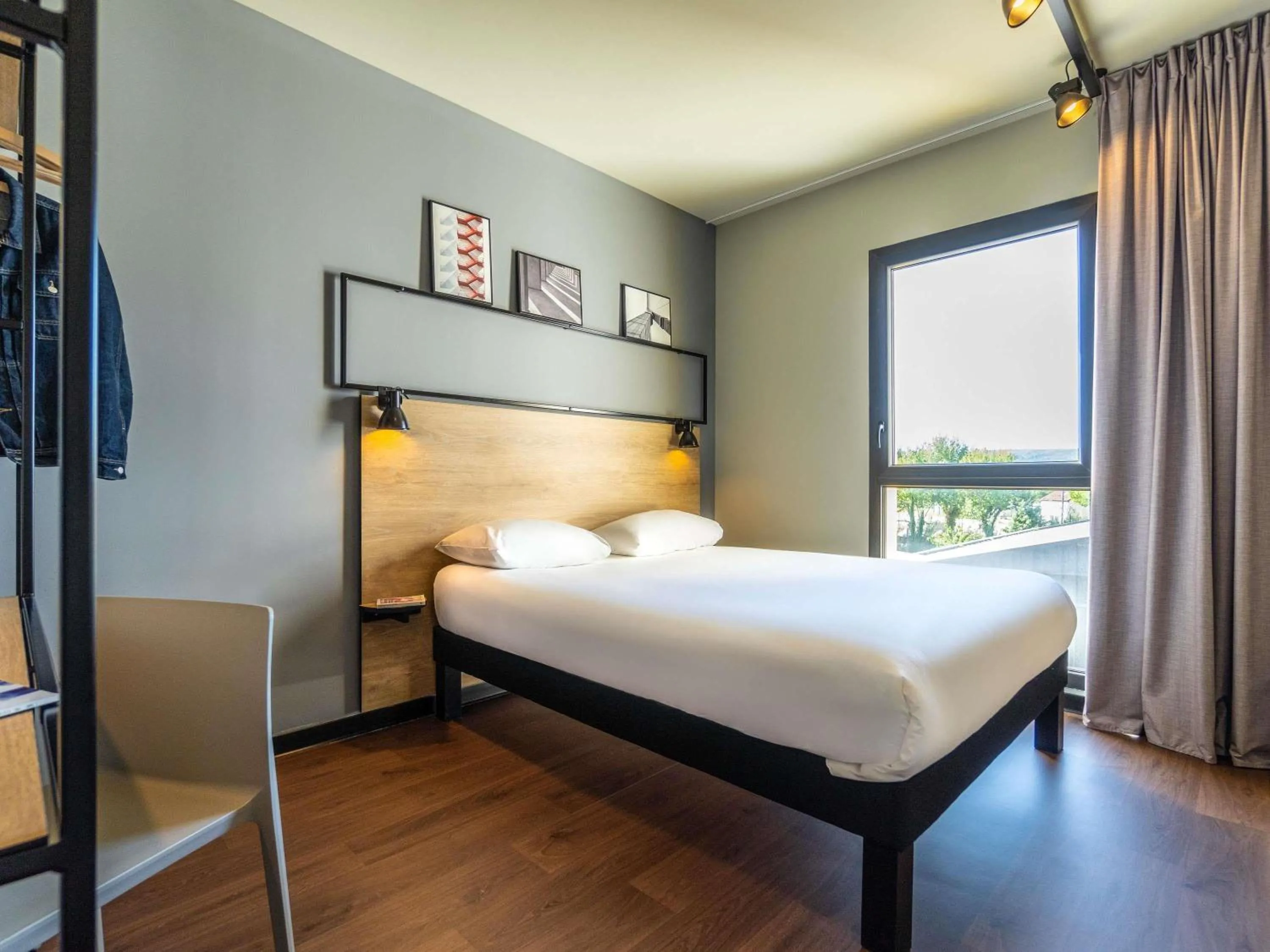 Bedroom, Bed in Ibis Marseille Marignane Technopole