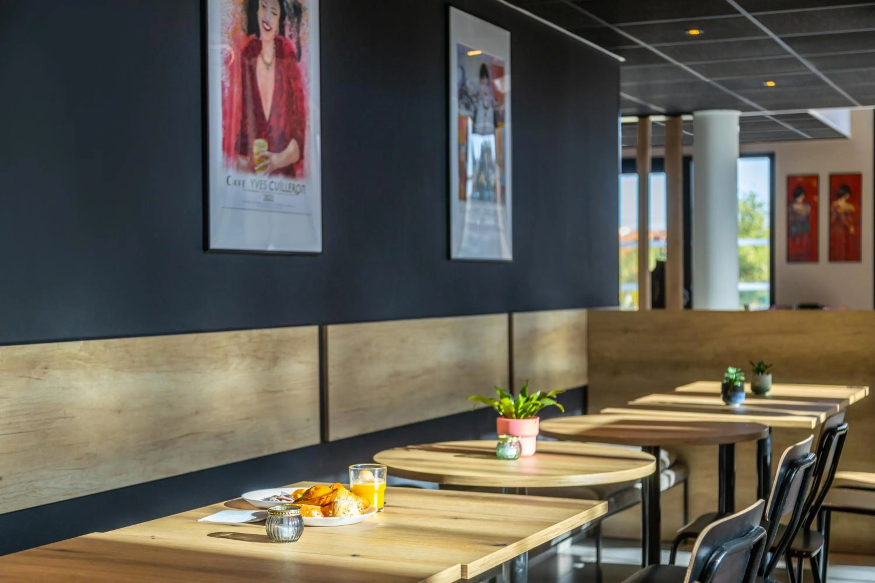 Living room in Ibis Marseille Marignane Technopole