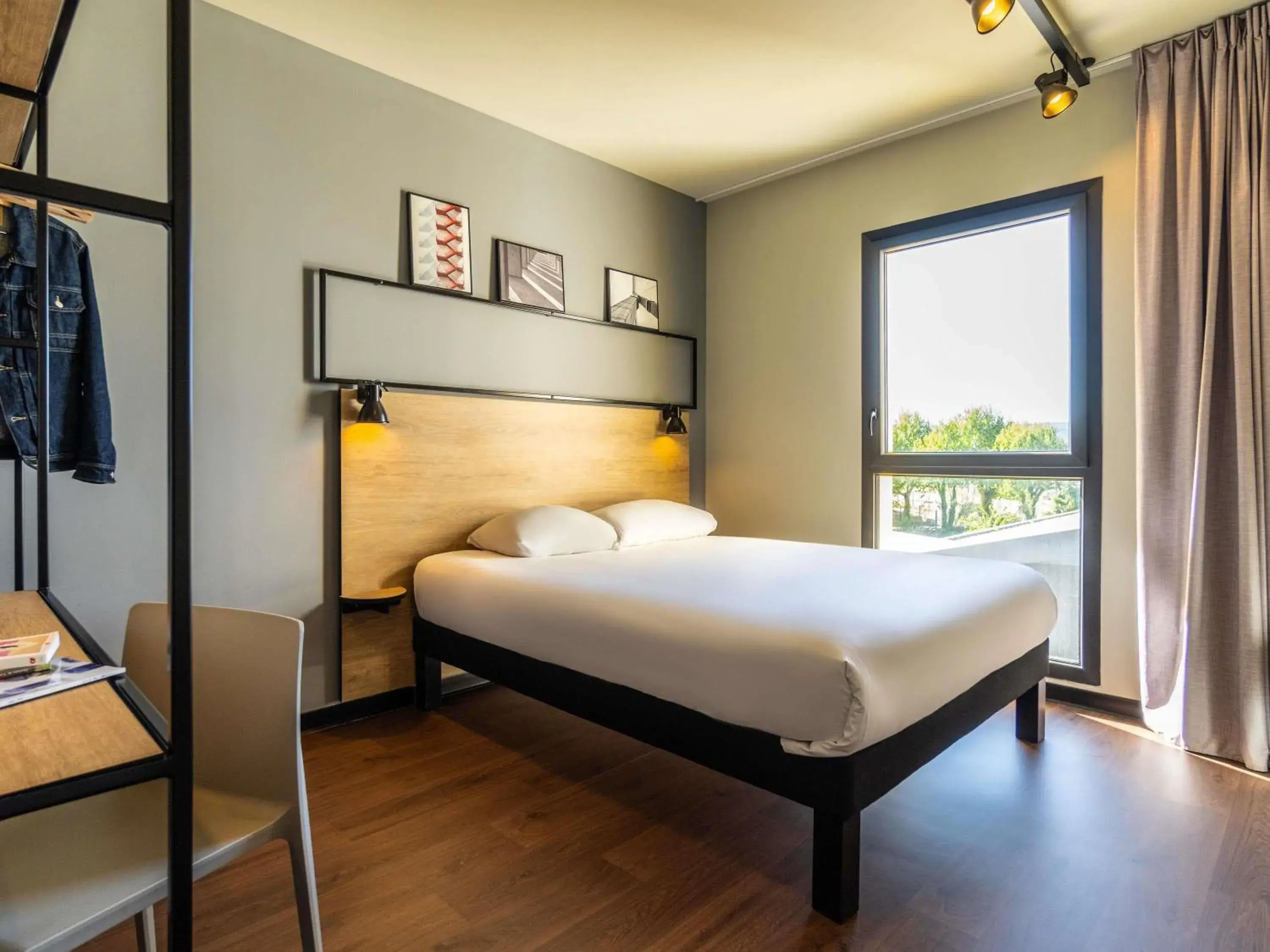 Bedroom, Bed in Ibis Marseille Marignane Technopole Bedroom, Bed in Ibis Marseille Marignane Technopole