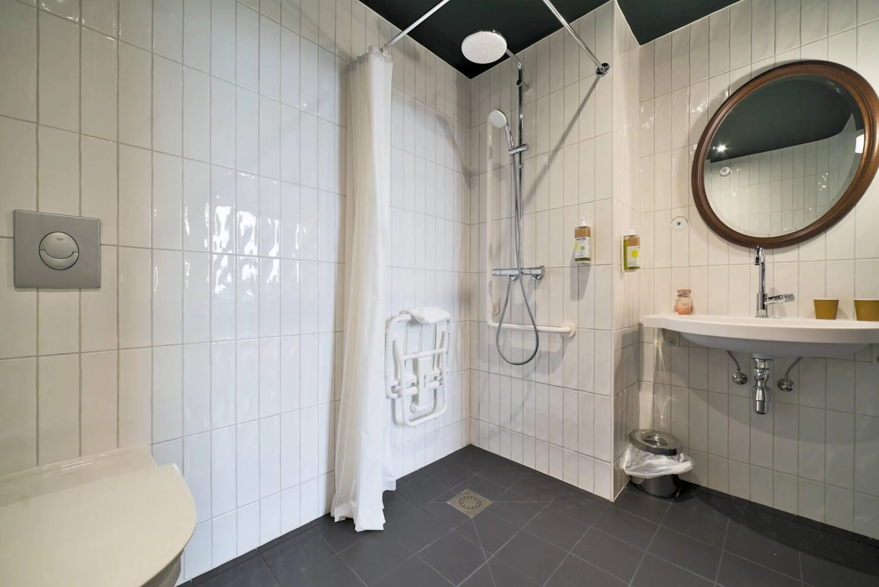 Shower in greet hotel Cernay Mulhouse