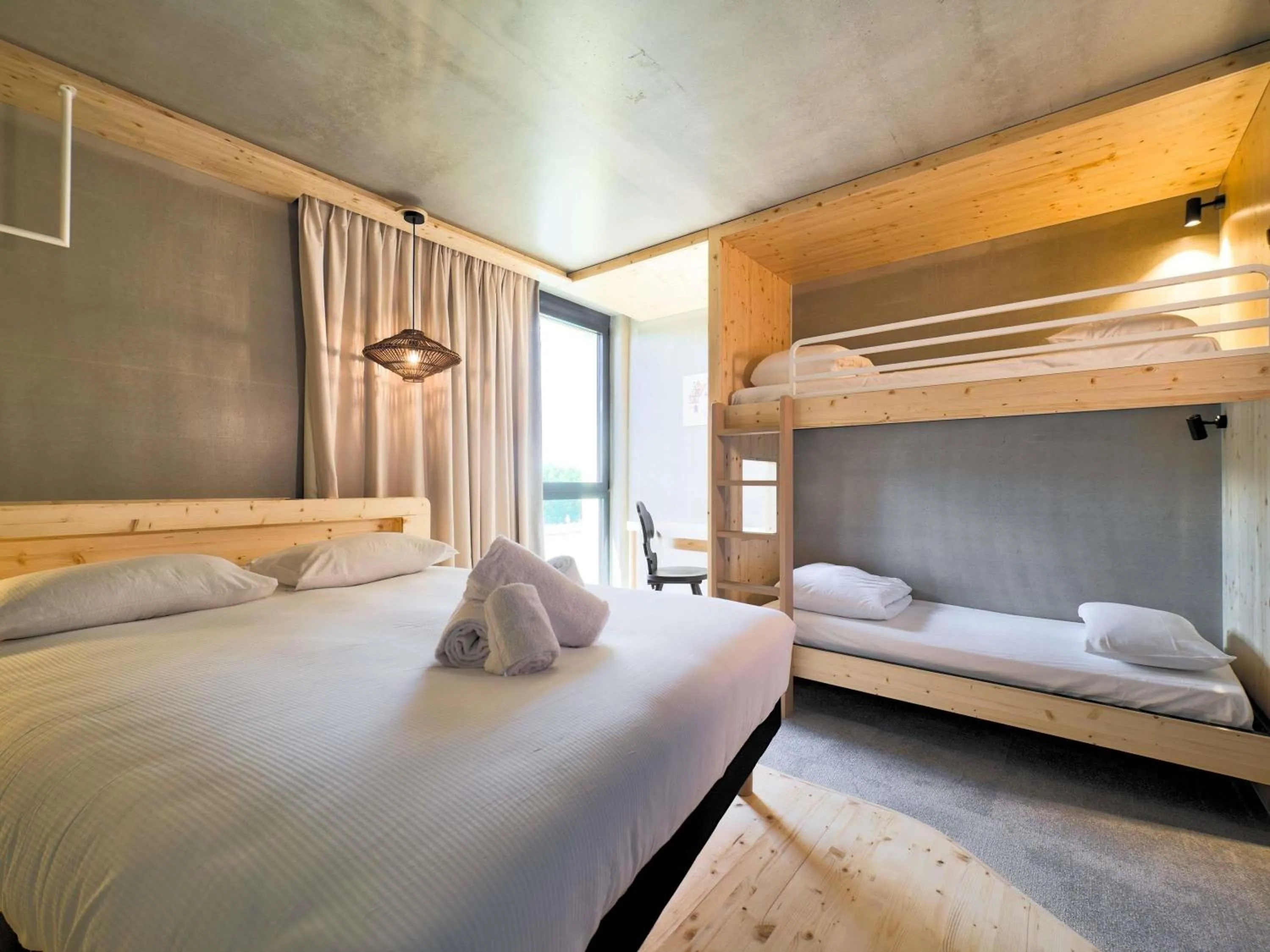 Property building, Bed in greet hotel Cernay Mulhouse