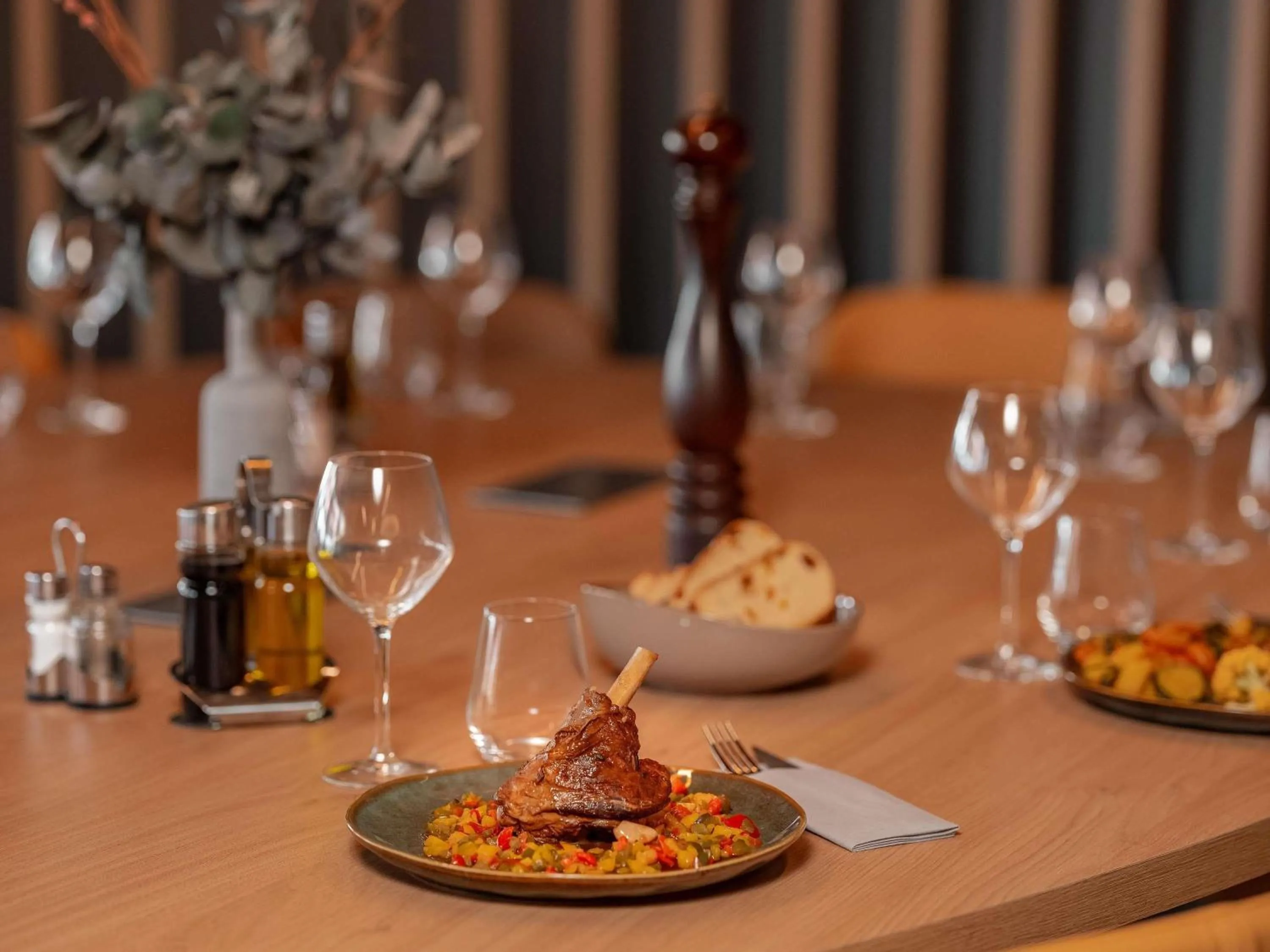 Restaurant/places to eat in Novotel Paris Val de Fontenay