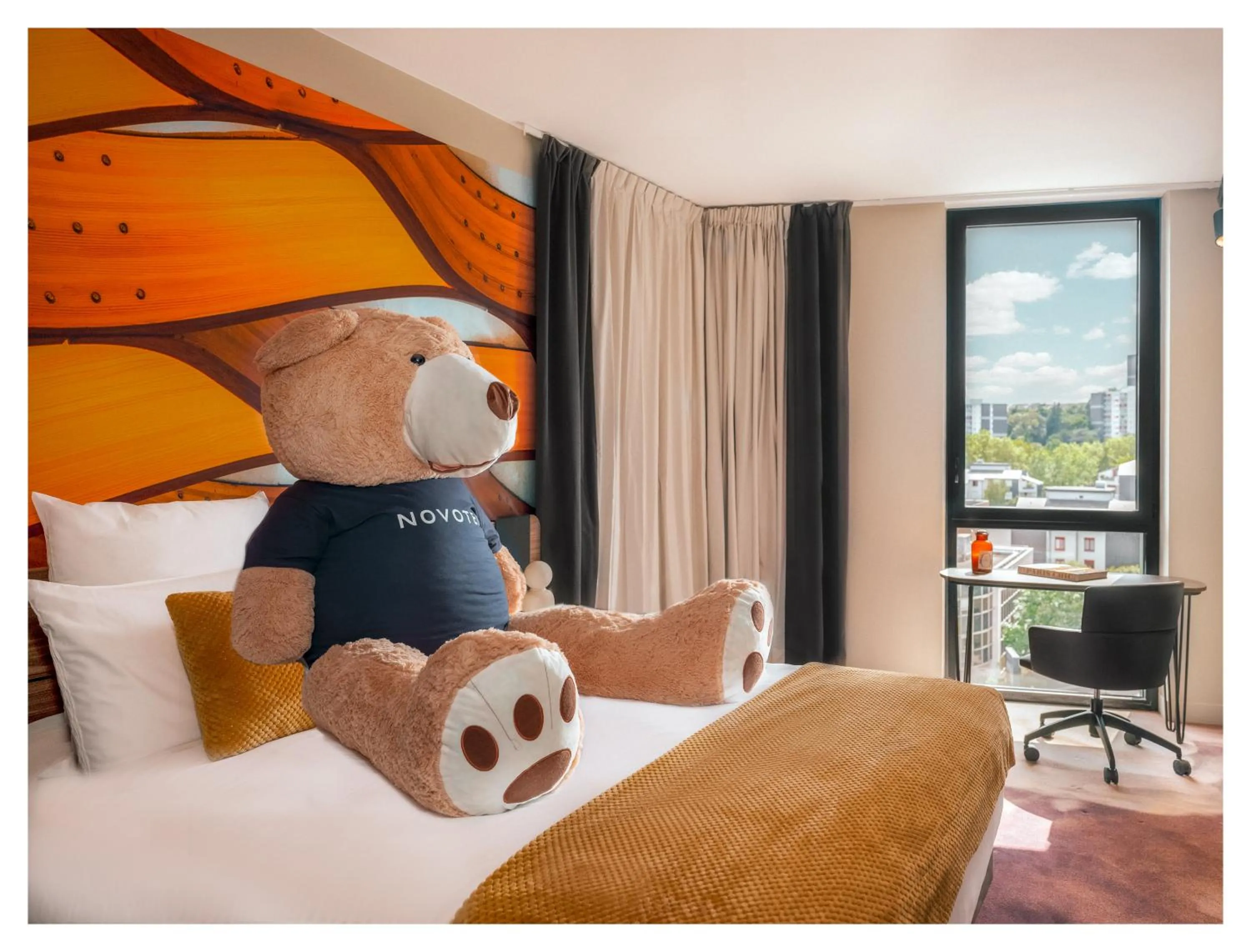 Bed in Novotel Paris Val de Fontenay