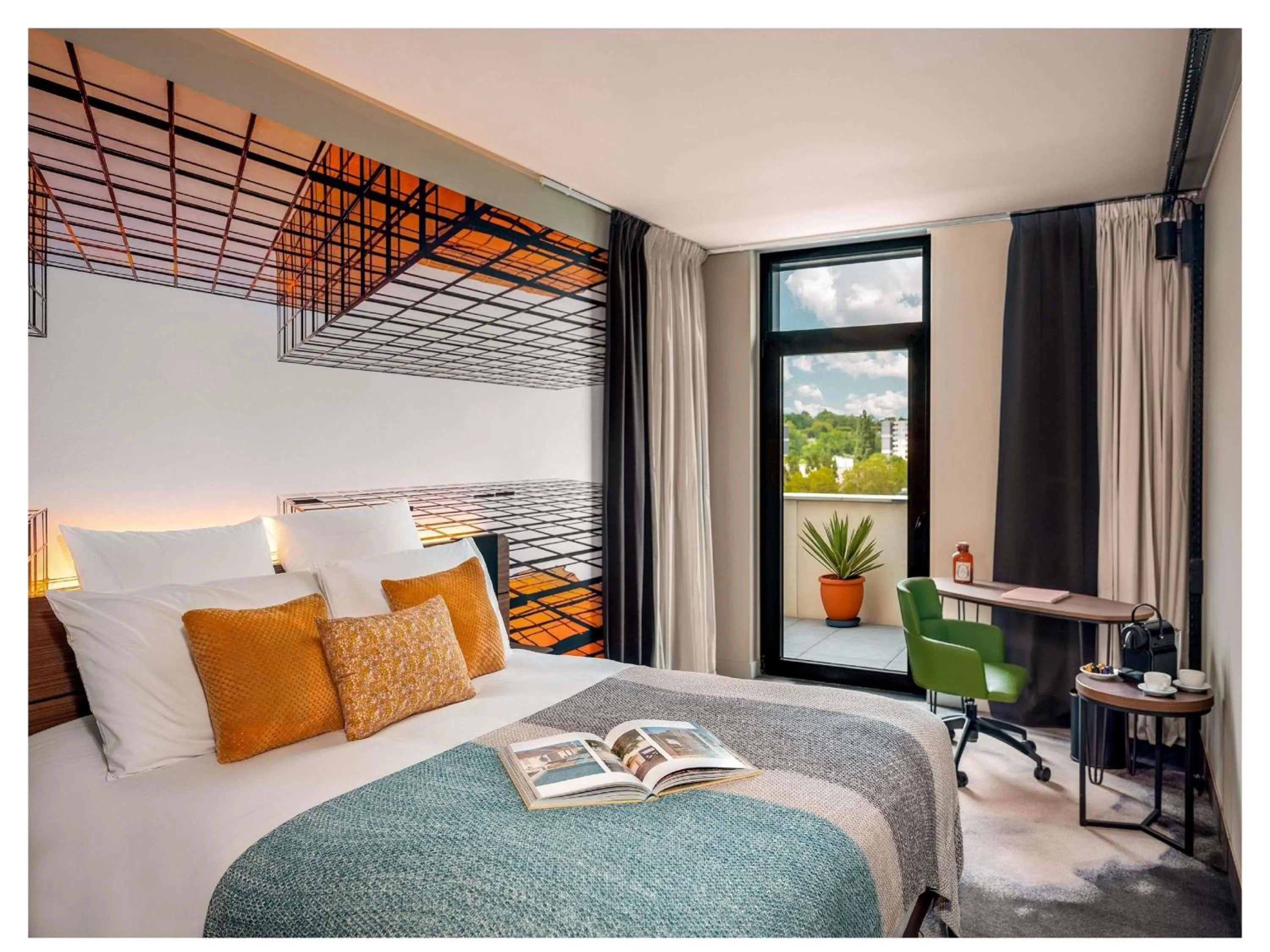 Bedroom, Bed in Novotel Paris Val de Fontenay