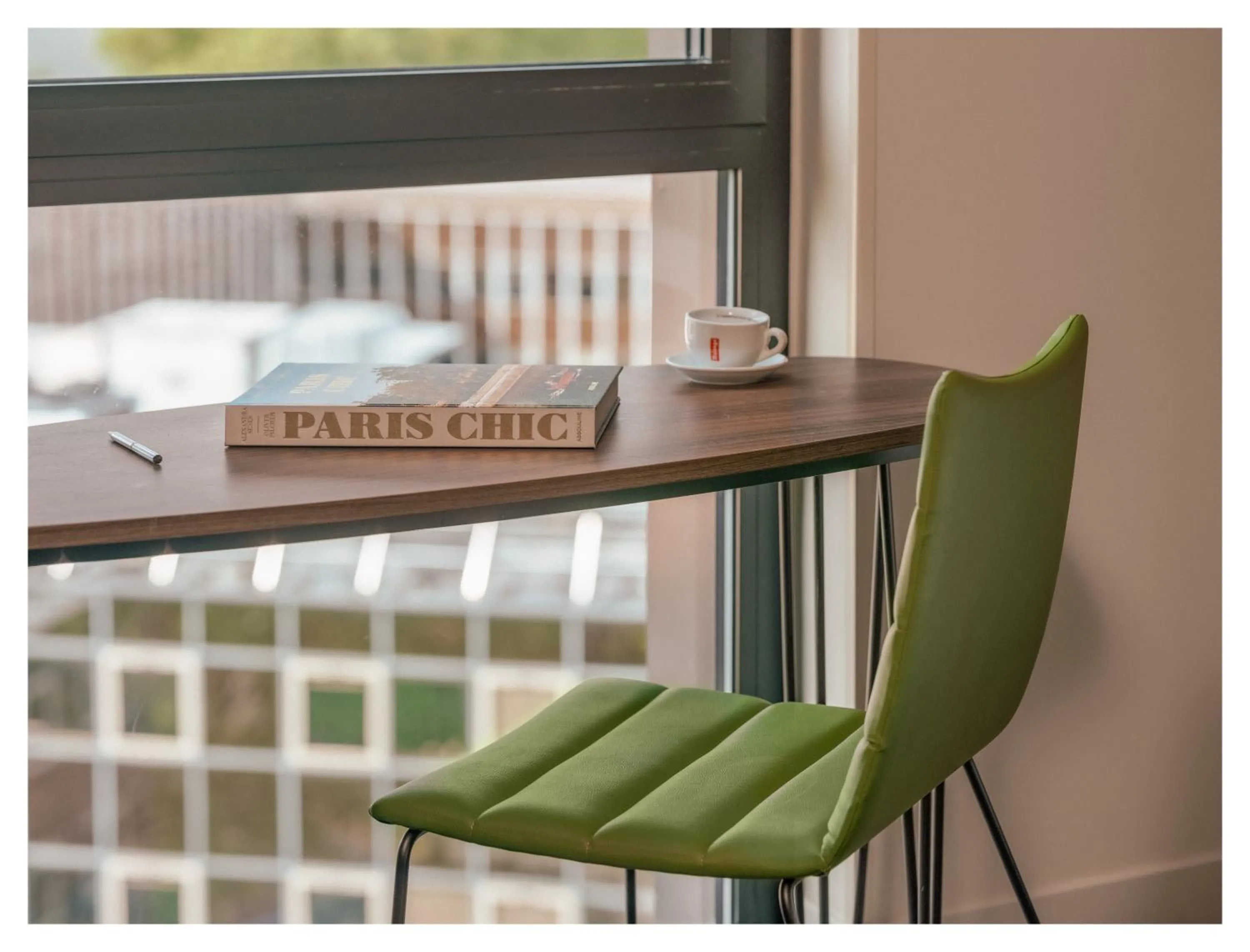 Seating area in Novotel Paris Val de Fontenay