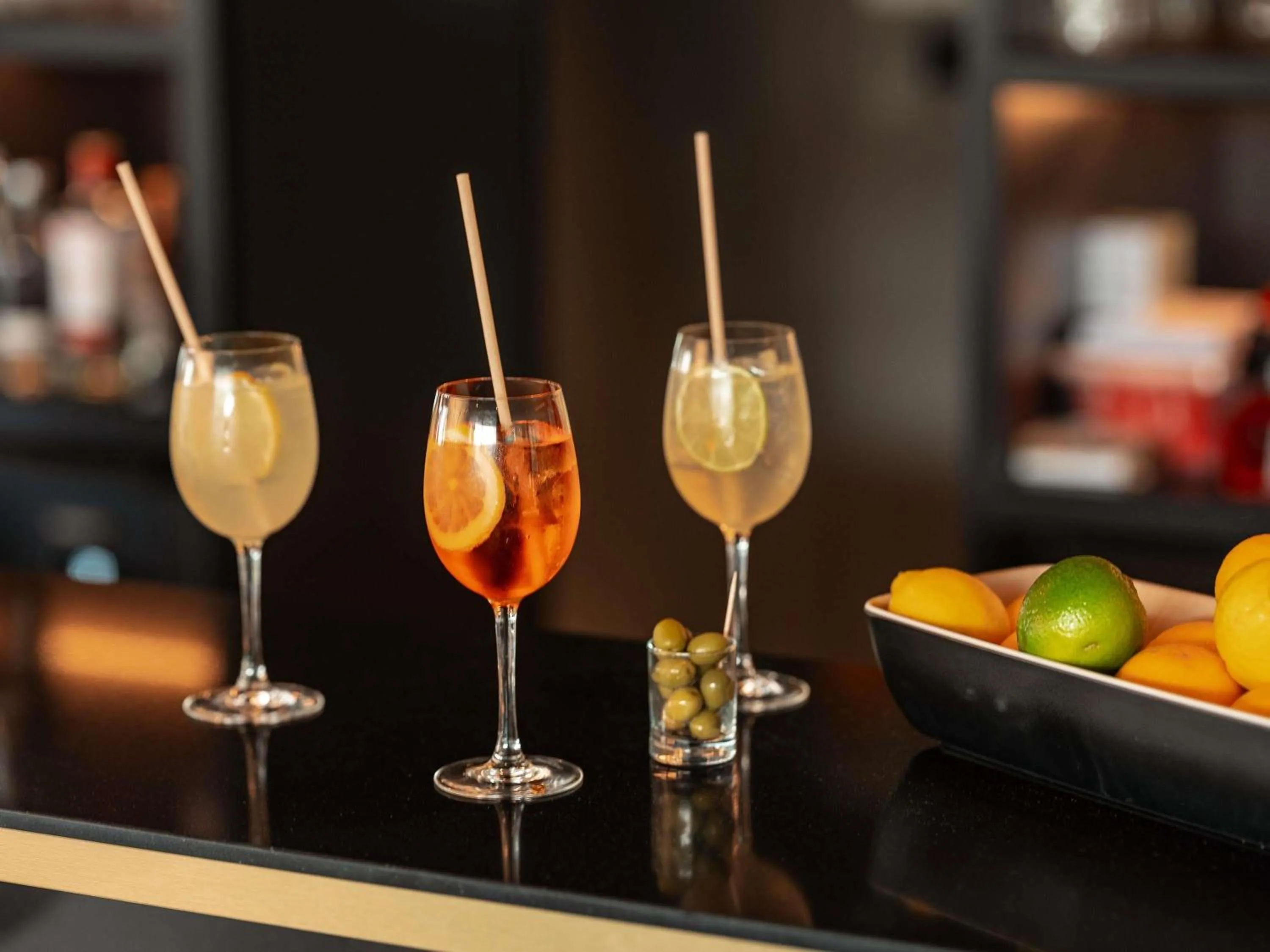 Lounge or bar in Novotel Paris Val de Fontenay