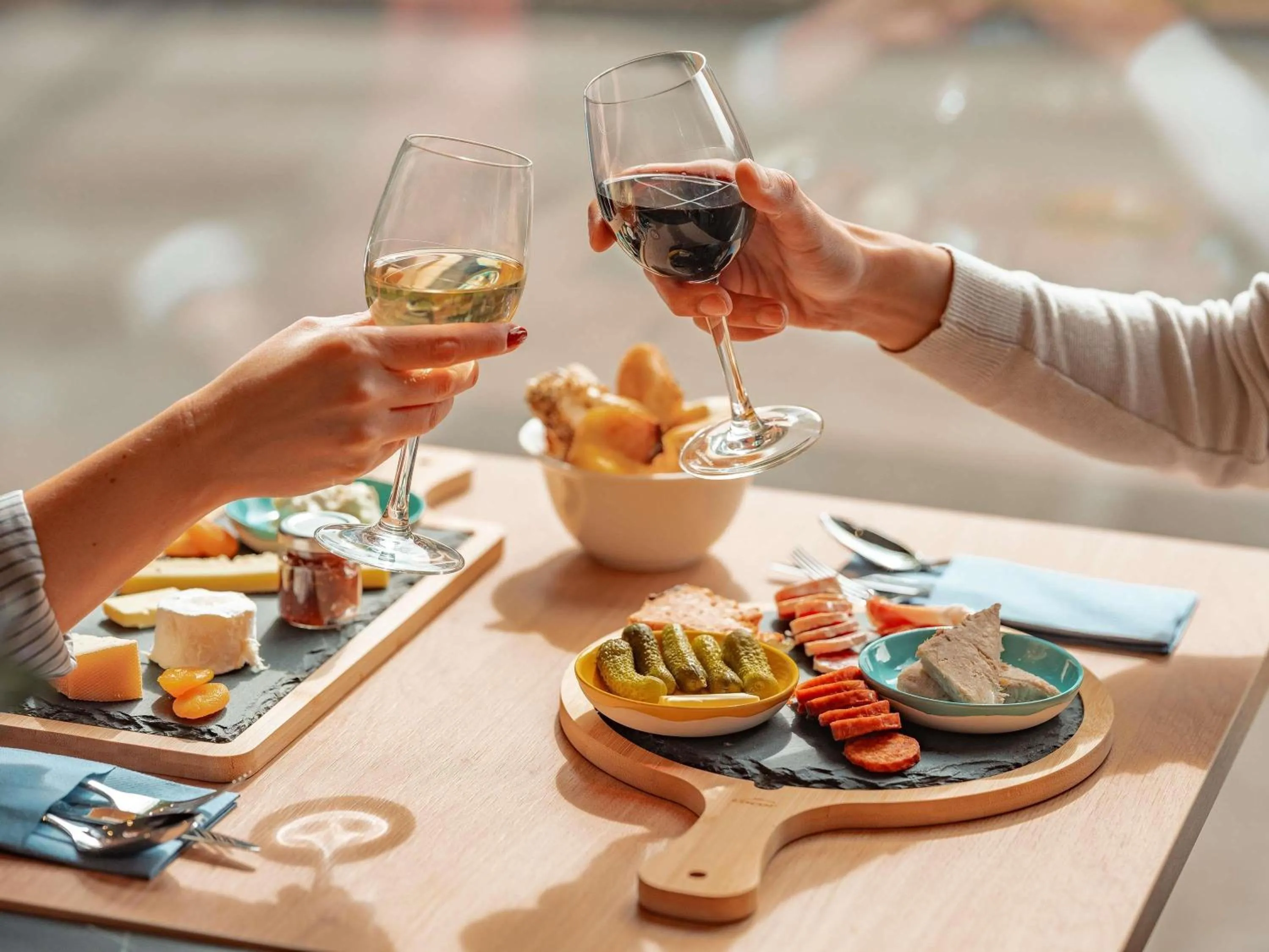 Lounge or bar in Novotel Paris Val de Fontenay