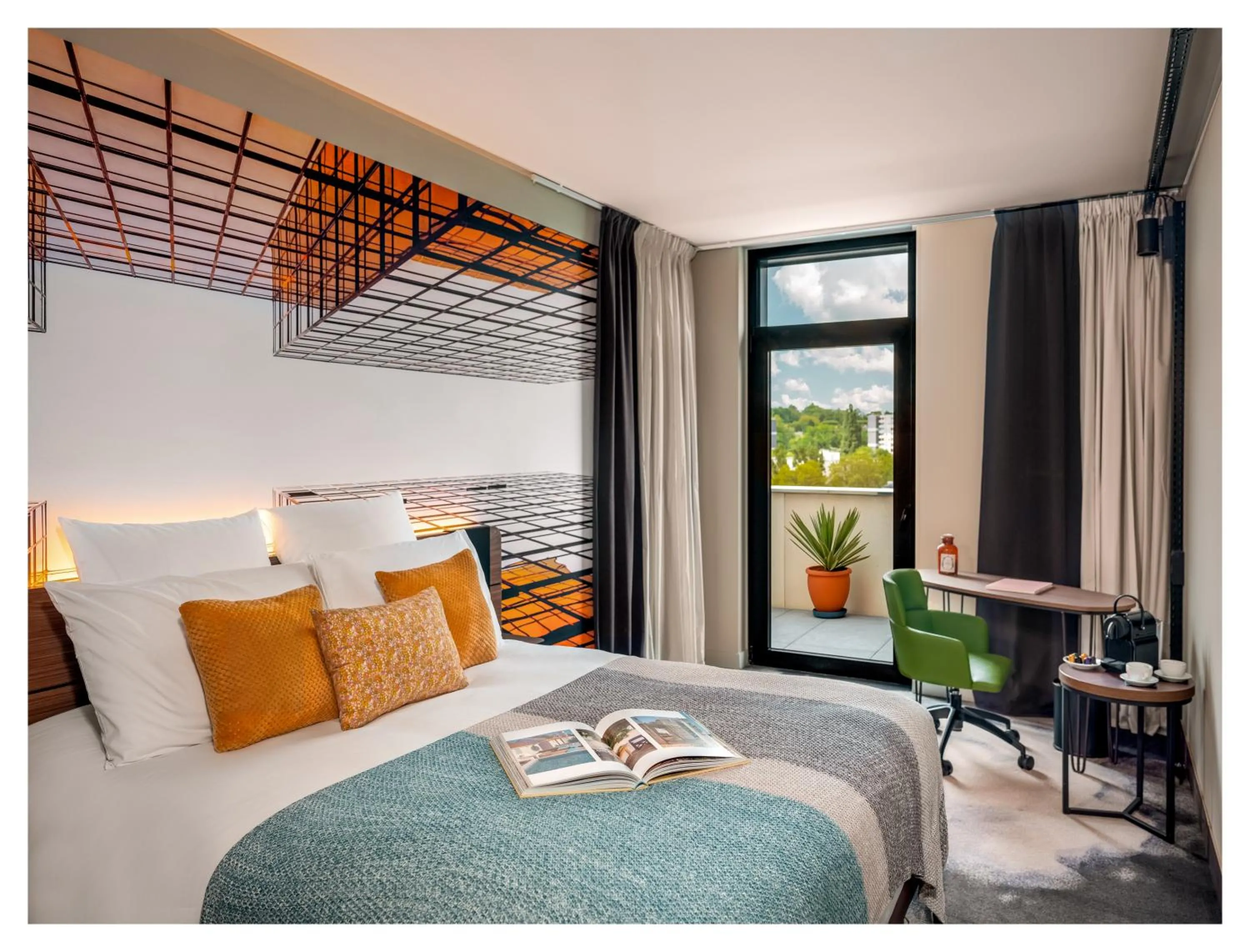 Bed in Novotel Paris Val de Fontenay