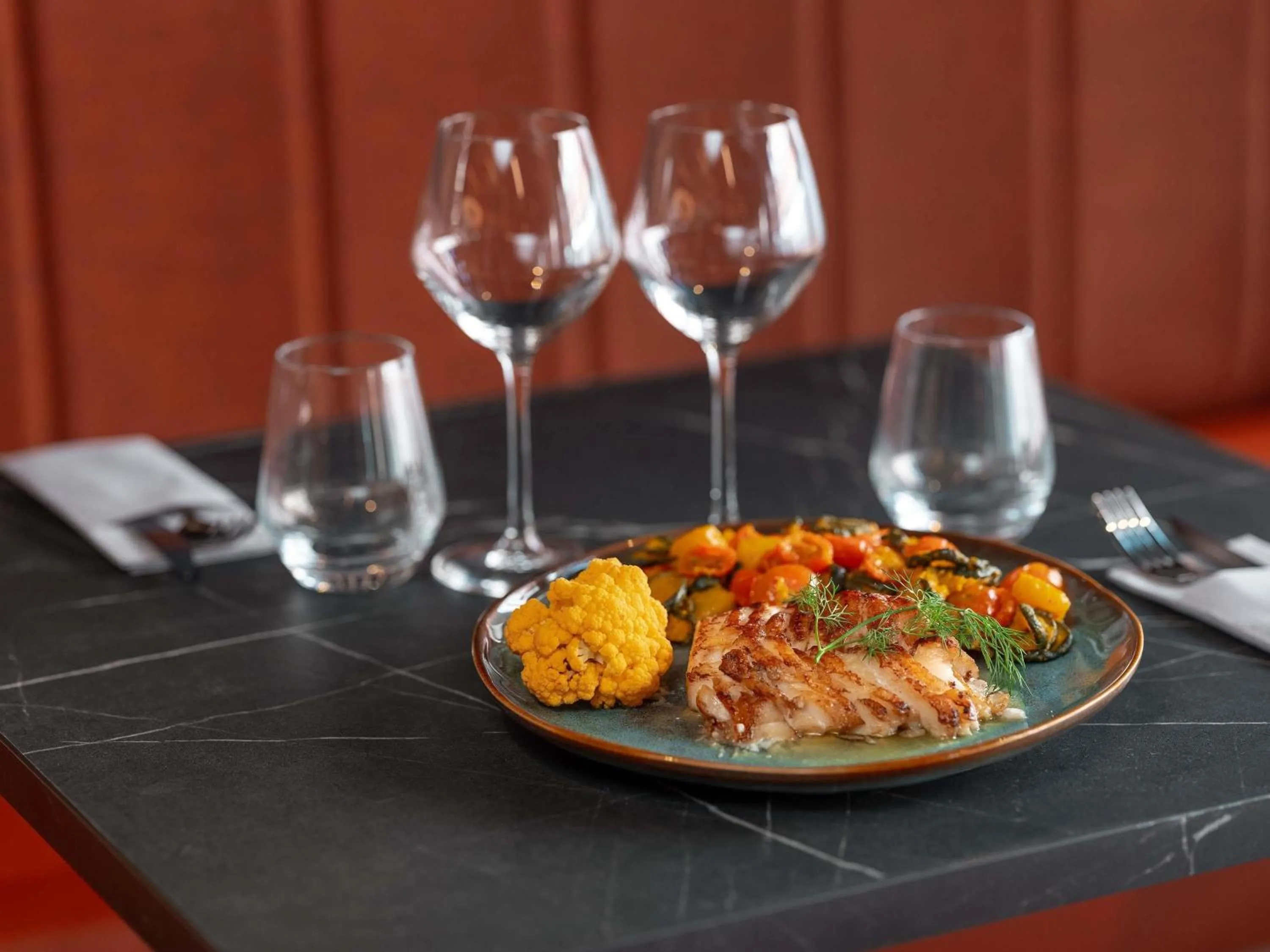 Restaurant/places to eat in Novotel Paris Val de Fontenay