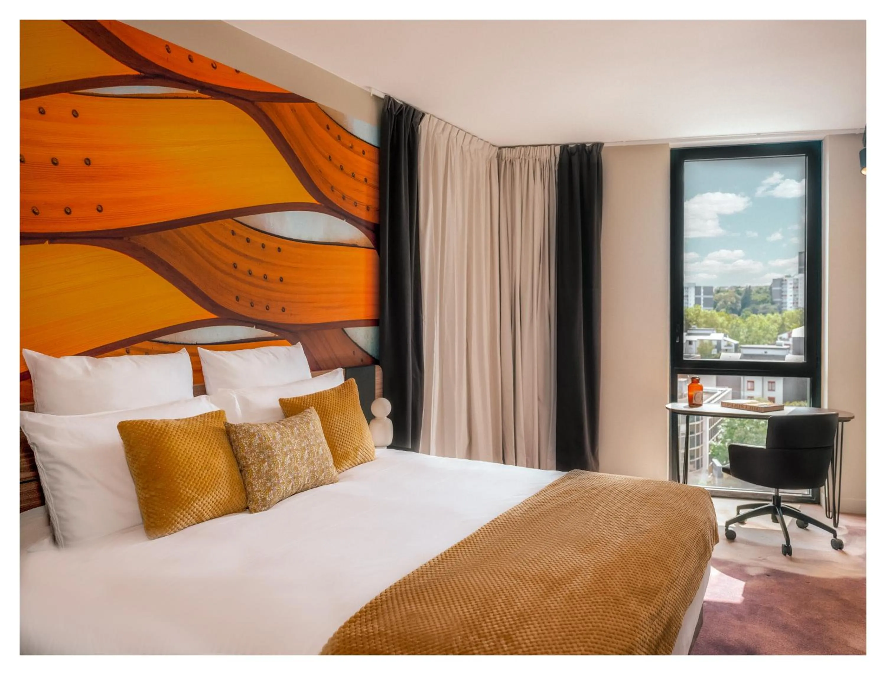 Bed in Novotel Paris Val de Fontenay