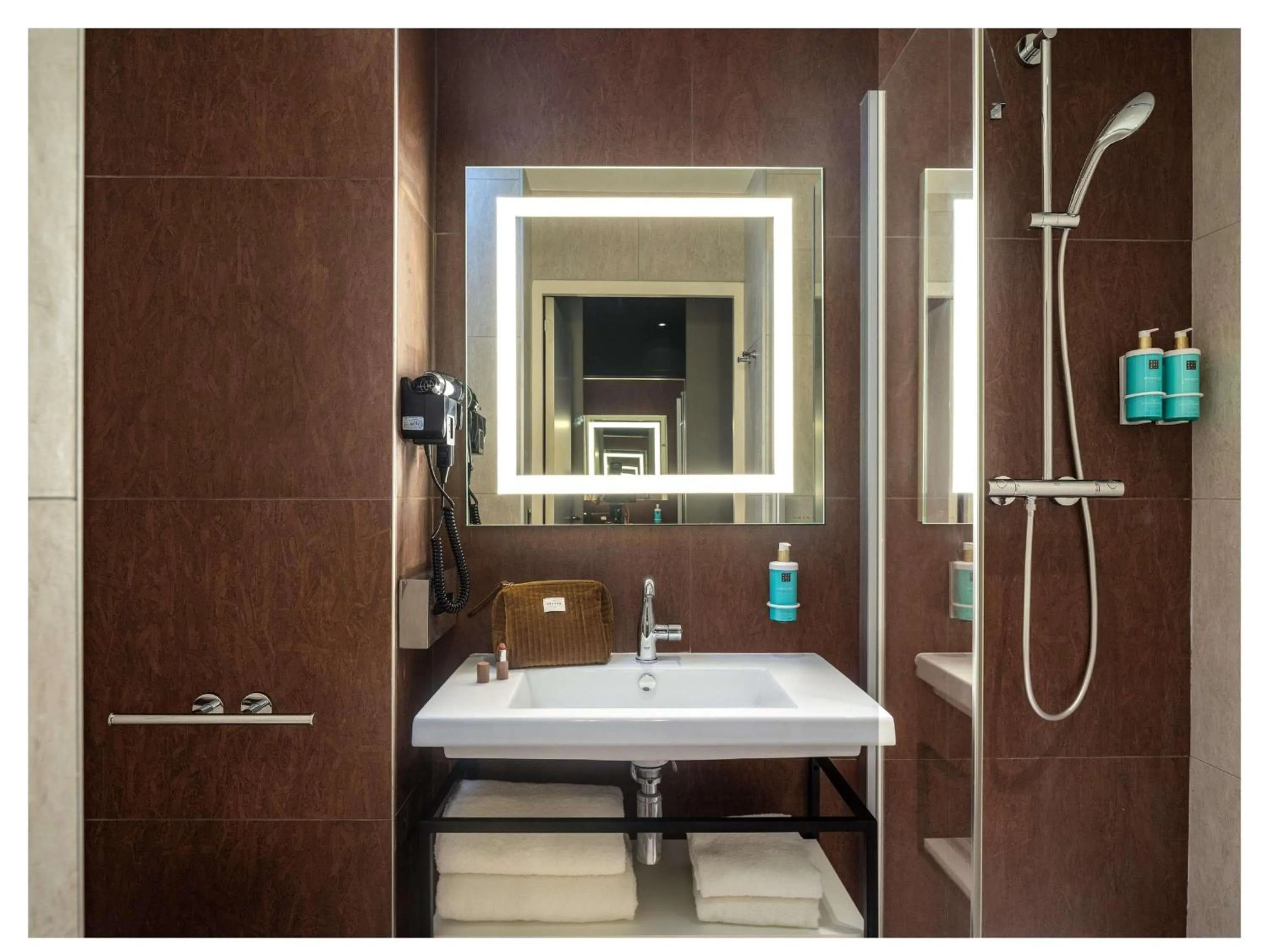 Bedroom in Novotel Paris Val de Fontenay