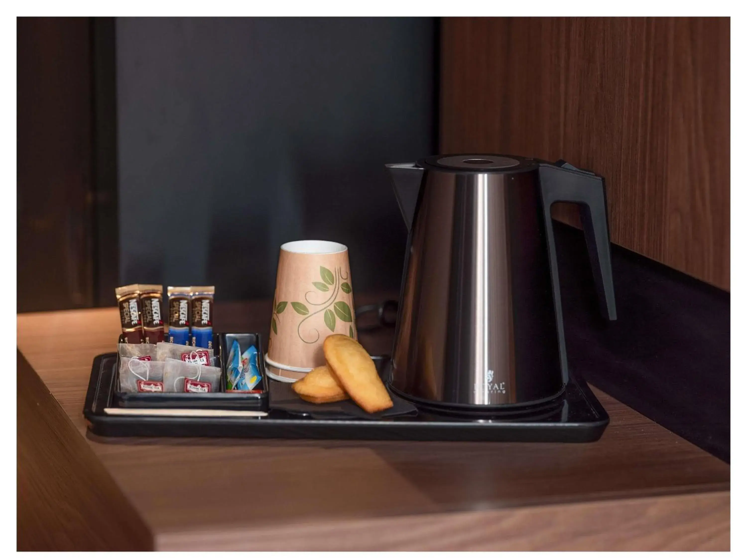 Standard Suite with One Double Bed and Sofa in Novotel Paris Val de Fontenay Standard Suite with One Double Bed and Sofa in Novotel Paris Val de Fontenay