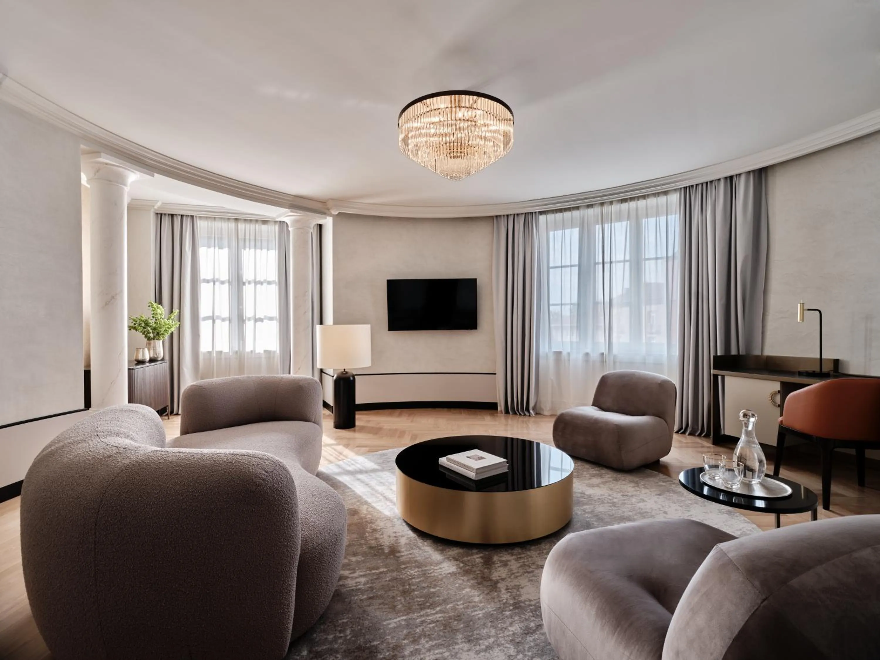 Communal lounge/ TV room in The Crown Krakow Center - Handwritten Collection ACCOR