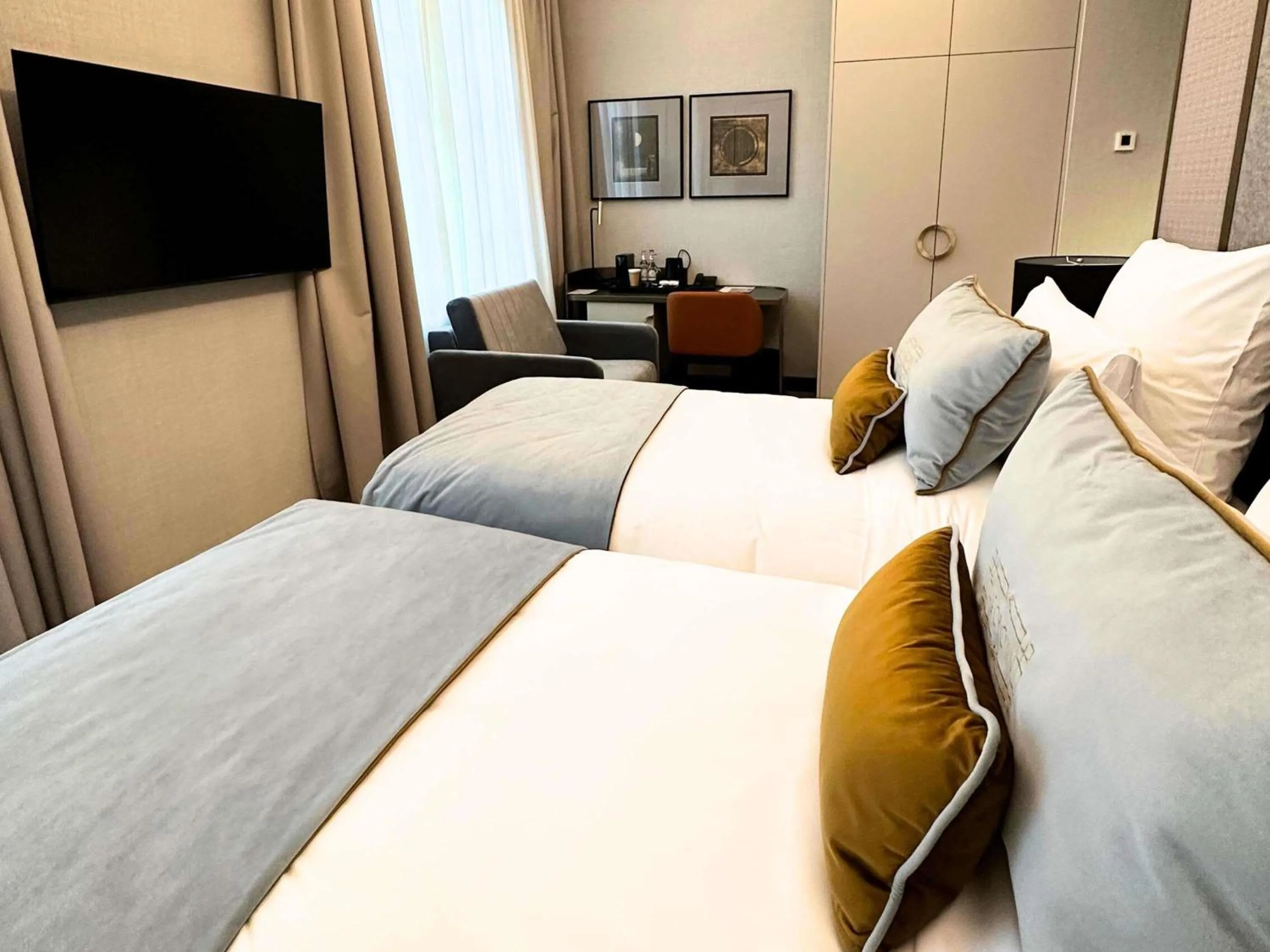 Bedroom, Bed in The Crown Krakow Center - Handwritten Collection ACCOR