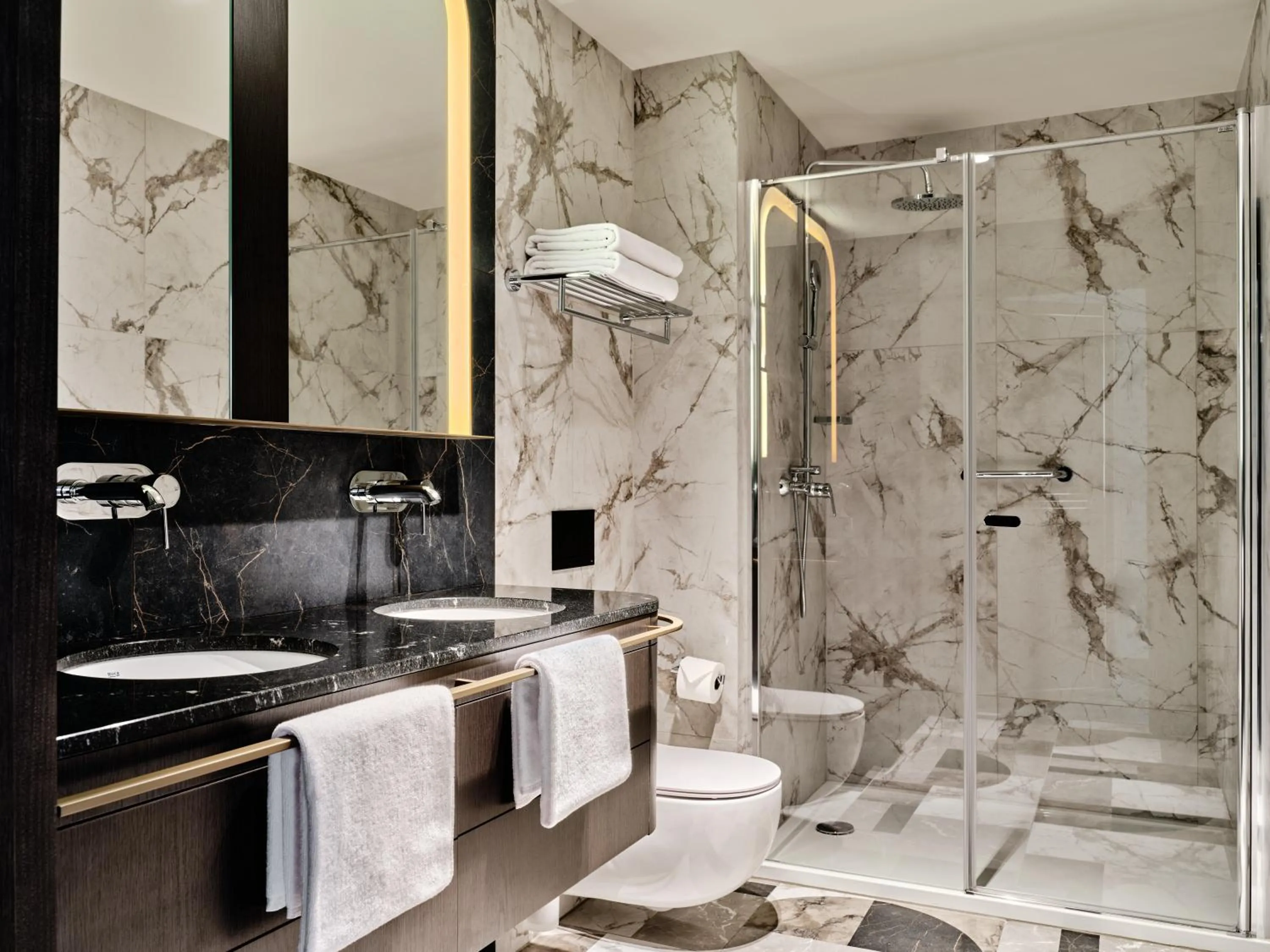 Shower in The Crown Krakow Center - Handwritten Collection ACCOR