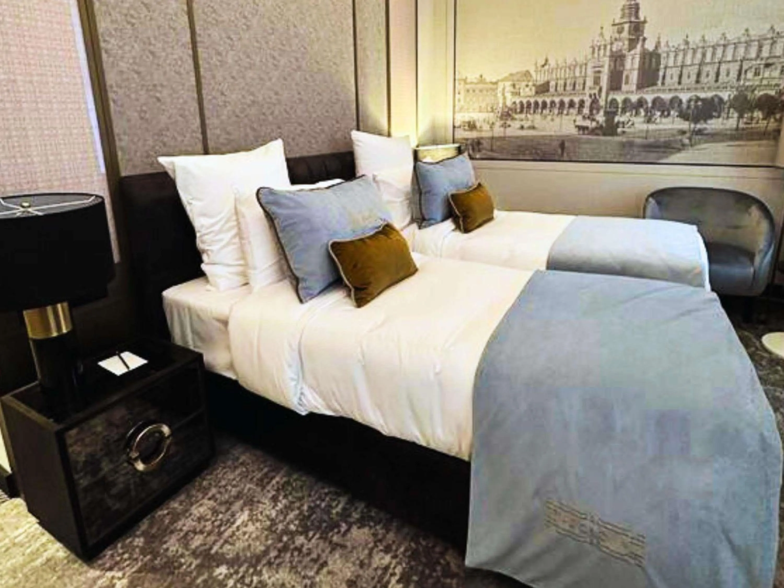 Bedroom, Bed in The Crown Krakow Center - Handwritten Collection ACCOR