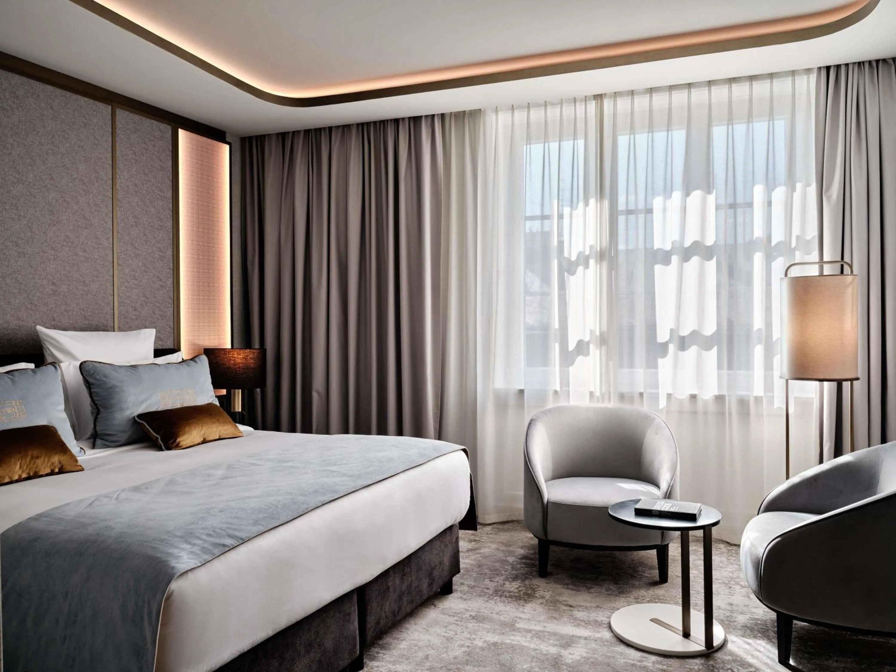 Bedroom, Bed in The Crown Krakow Center - Handwritten Collection ACCOR