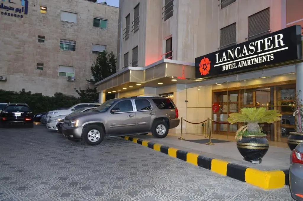 Property building in LANCASTER HOTEL APARTMENTS DAHIET ALRASHEED Property building in LANCASTER HOTEL APARTMENTS DAHIET ALRASHEED