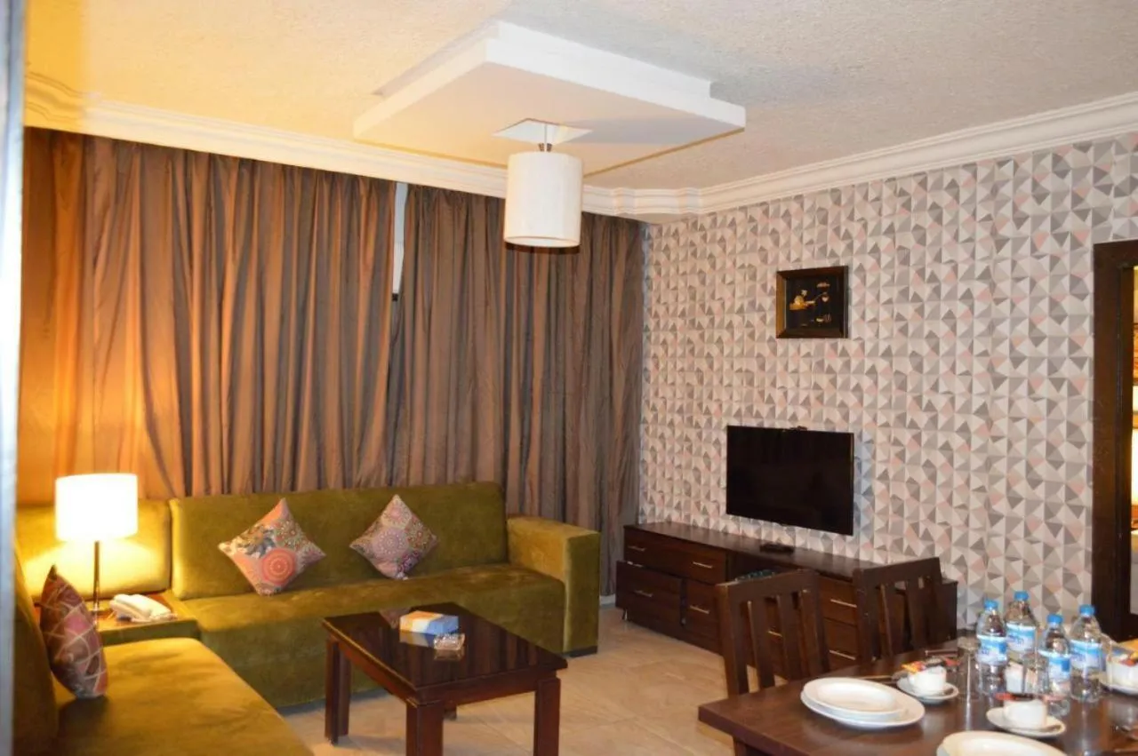 TV and multimedia in LANCASTER HOTEL APARTMENTS DAHIET ALRASHEED