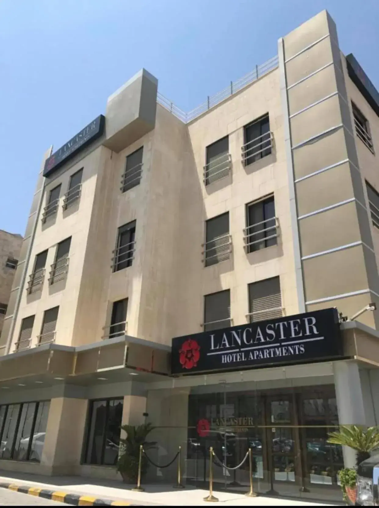 Property building in LANCASTER HOTEL APARTMENTS DAHIET ALRASHEED Property building in LANCASTER HOTEL APARTMENTS DAHIET ALRASHEED
