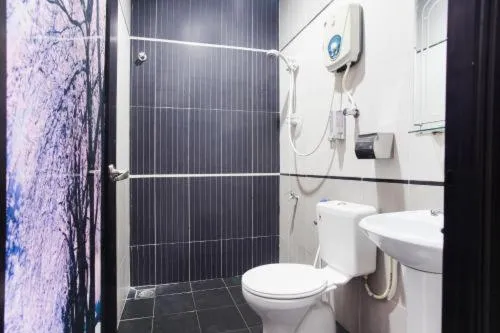 Shower in Sejati Hotel