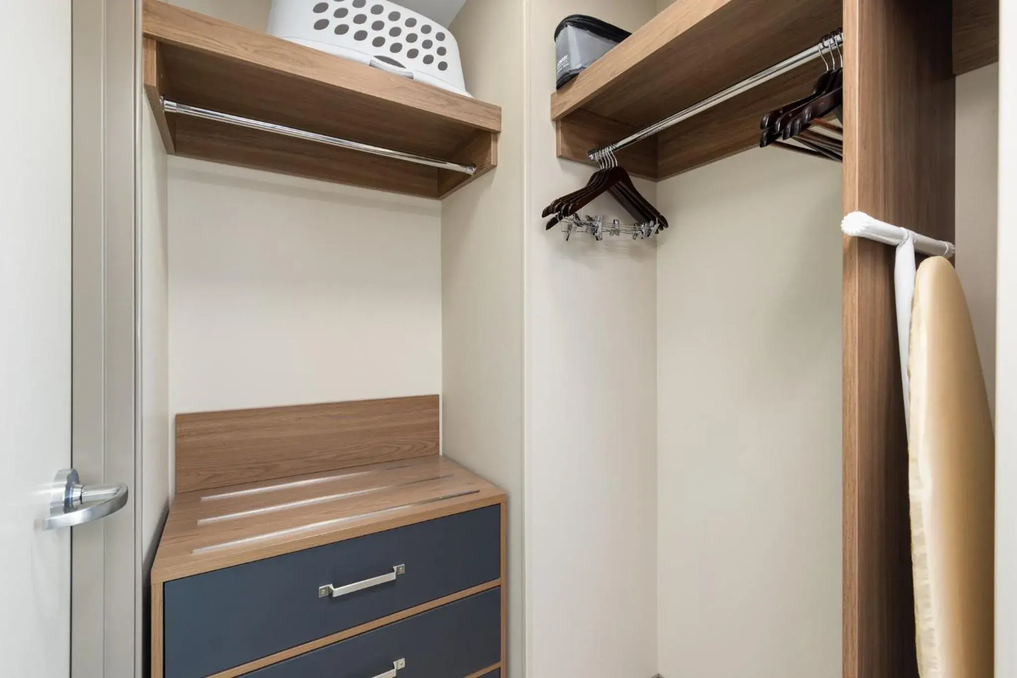 King Studio with Communications and Mobility Accessible Roll-In Shower in Candlewood Suites McPherson by IHG King Studio with Communications and Mobility Accessible Roll-In Shower in Candlewood Suites McPherson by IHG