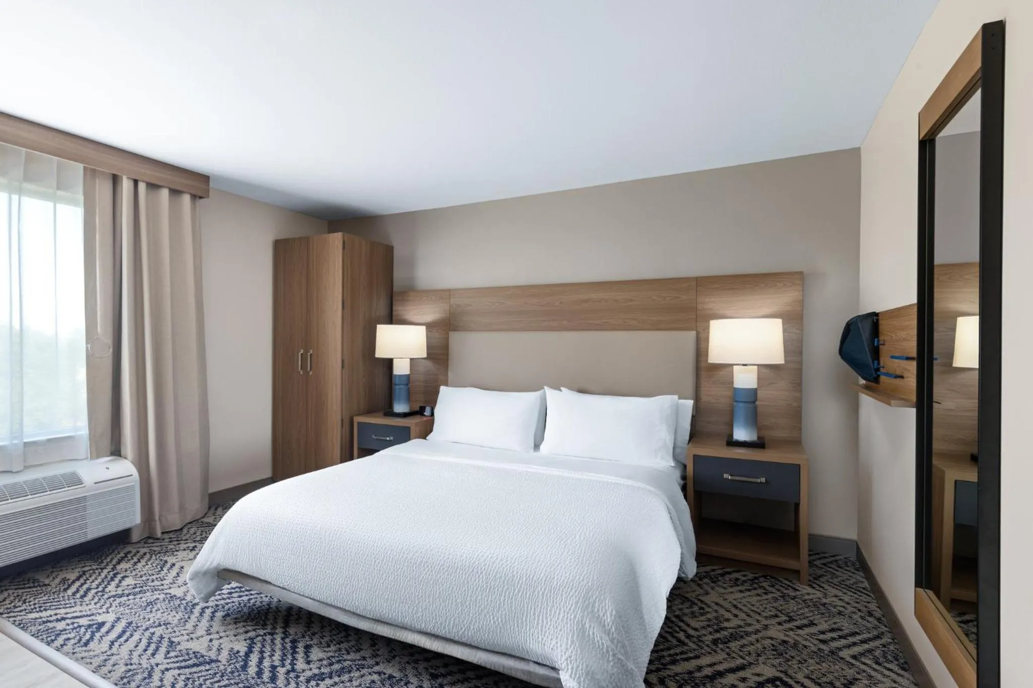 Photo of the whole room, Bed in Candlewood Suites McPherson by IHG