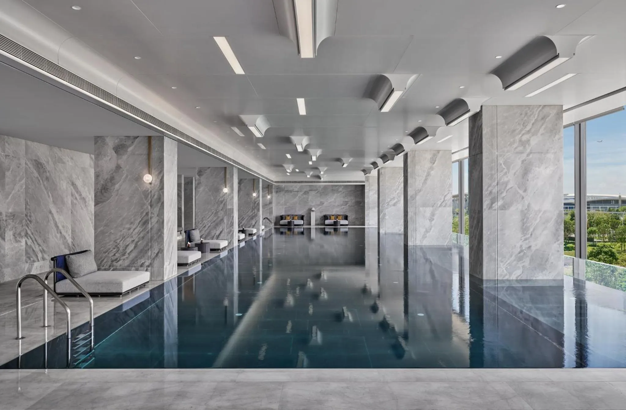 Swimming pool in InterContinental Shenzhen WECC by IHG