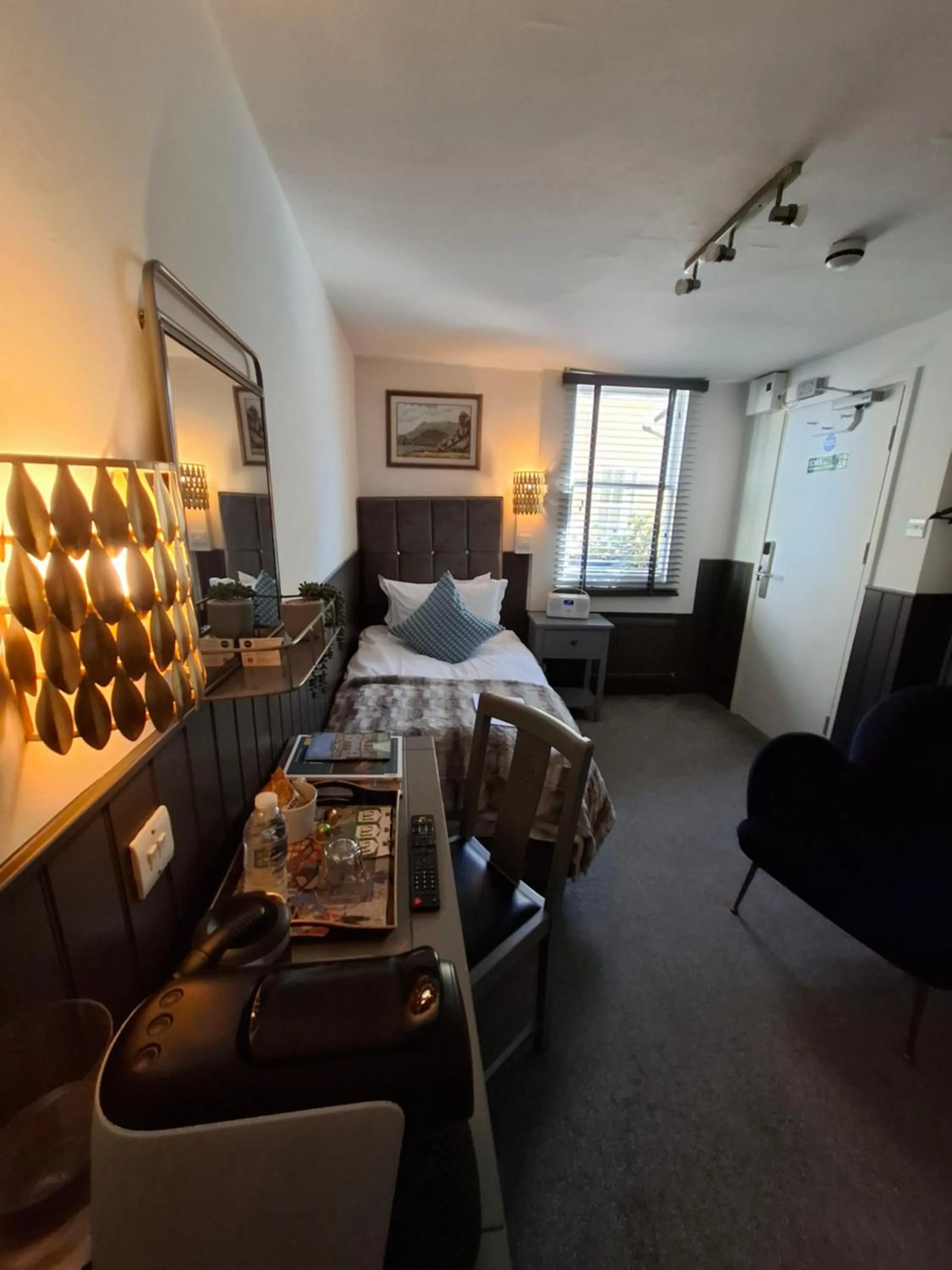 Bedroom, Bed in The Griffin Inn Bath