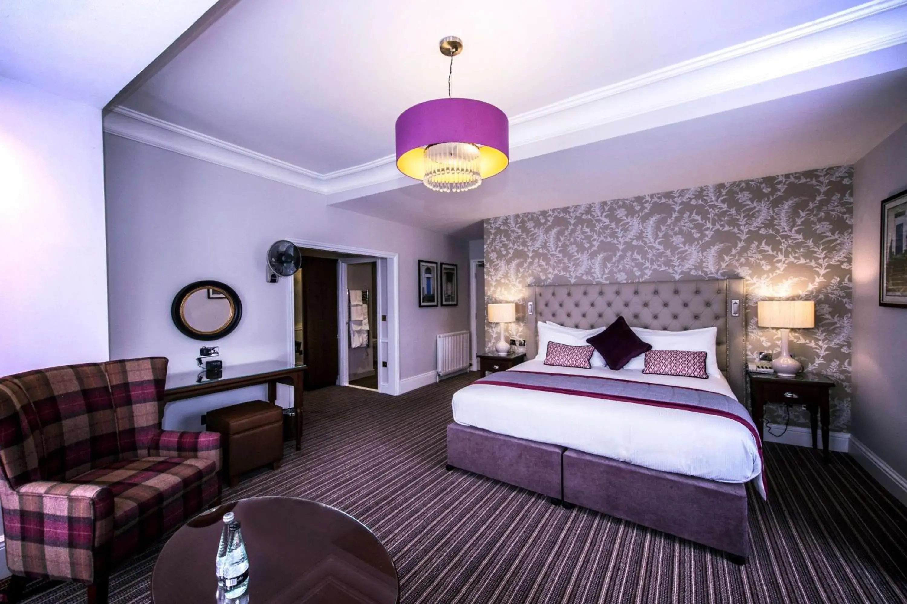 Junior Suite in DoubleTree by Hilton Cheltenham-Cotswolds Junior Suite in DoubleTree by Hilton Cheltenham-Cotswolds