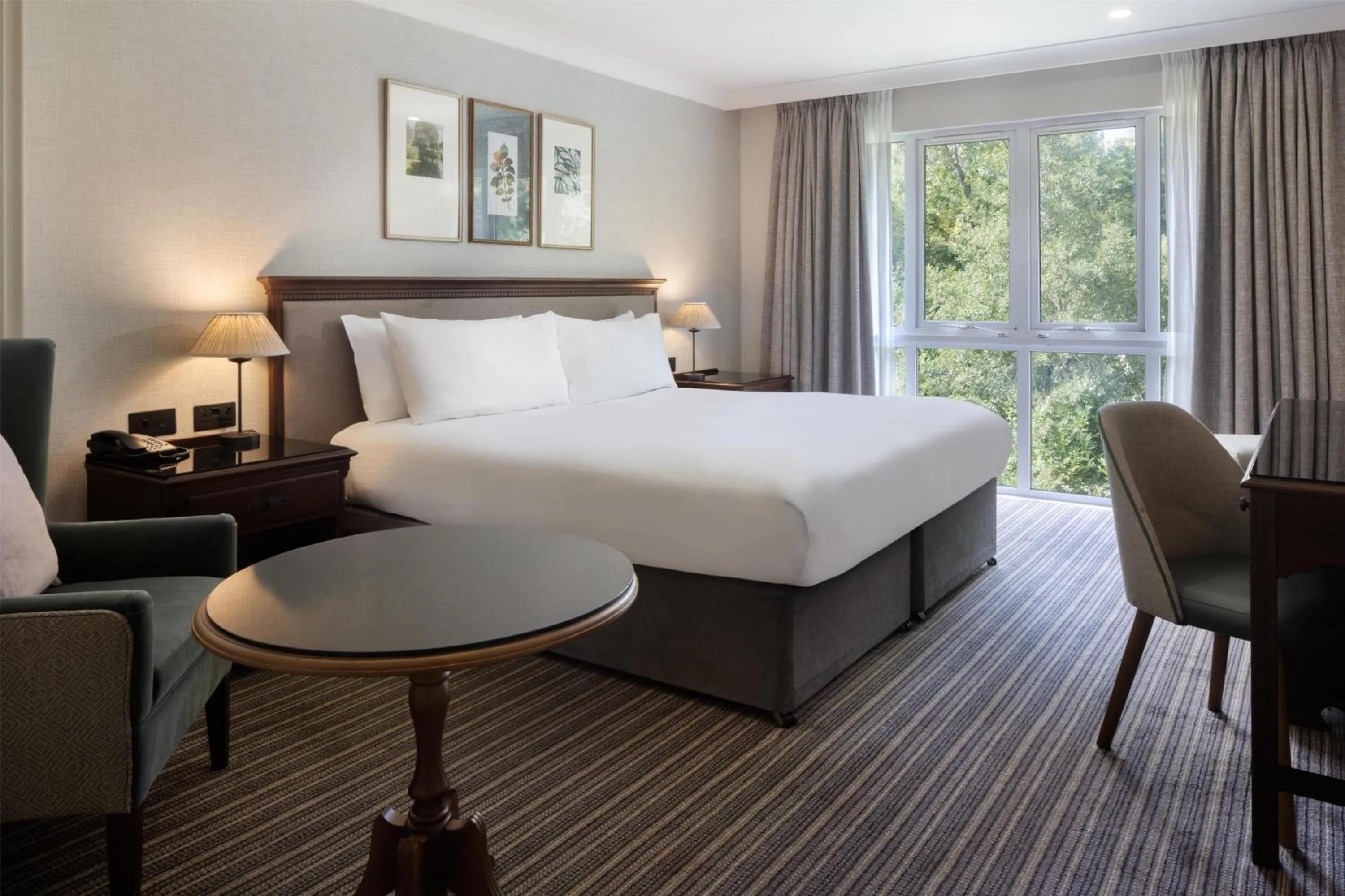 Bed in DoubleTree by Hilton Cheltenham-Cotswolds