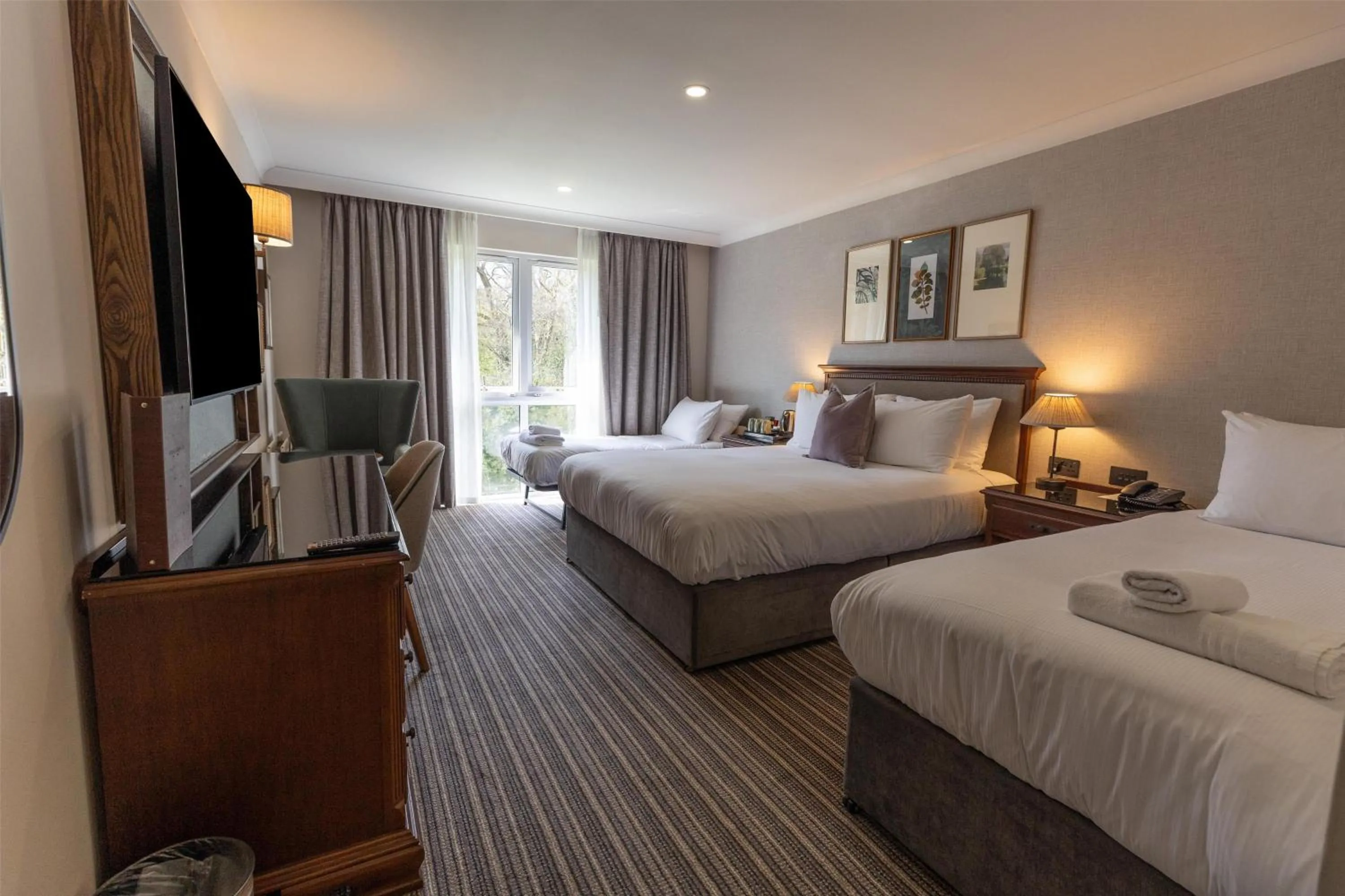 Bedroom, Bed in DoubleTree by Hilton Cheltenham-Cotswolds
