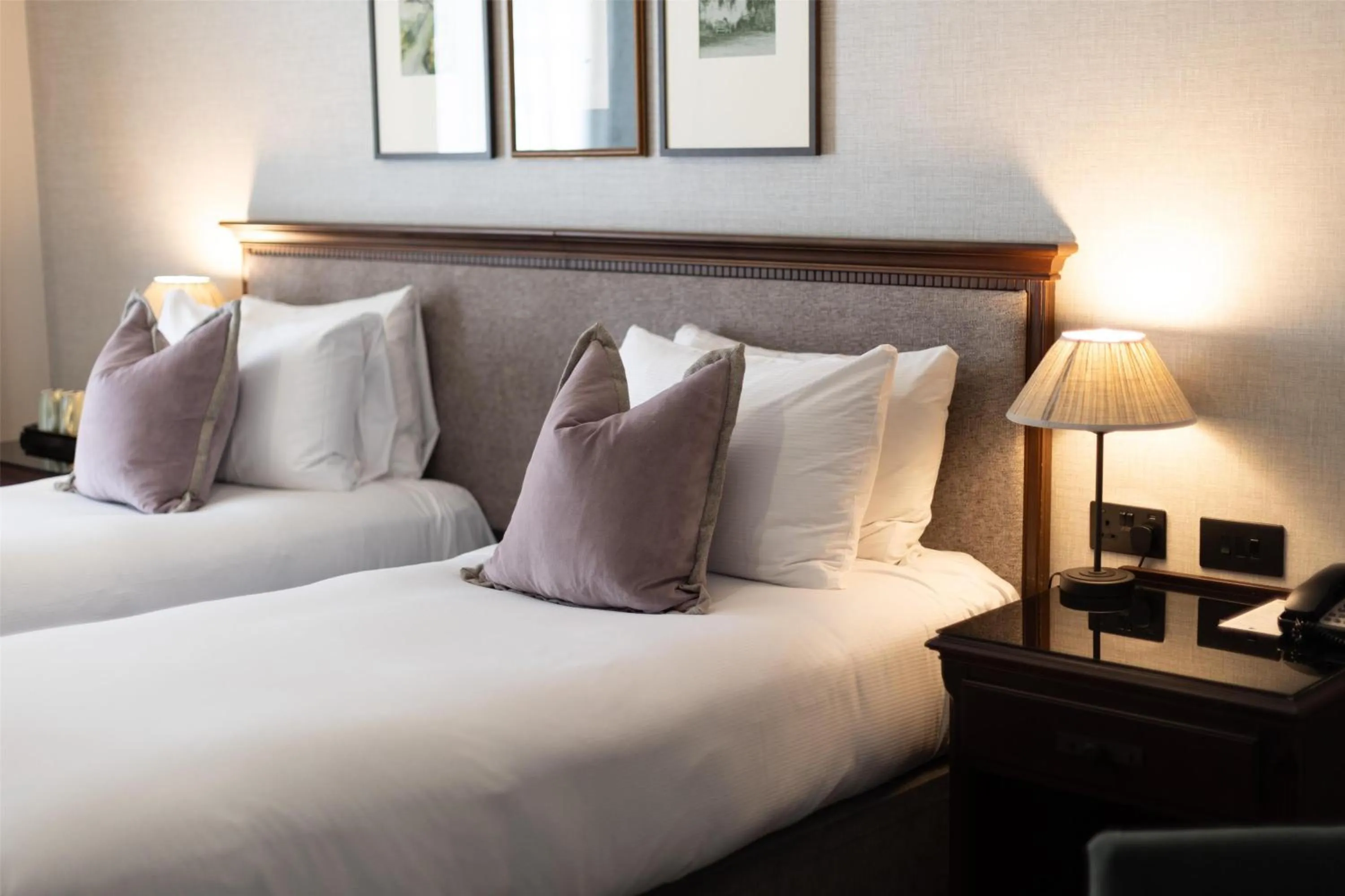 Bed in DoubleTree by Hilton Cheltenham-Cotswolds