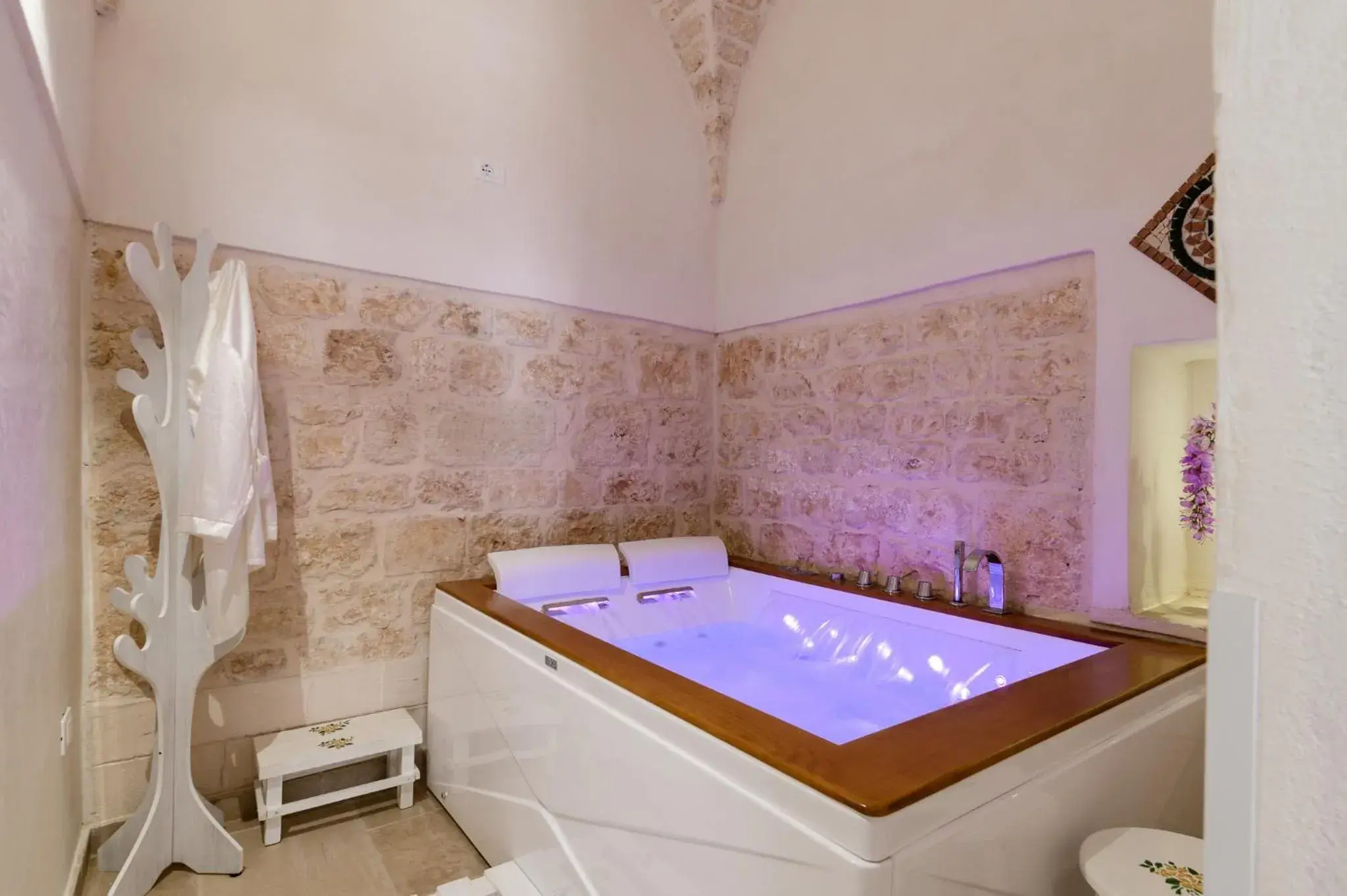 Stairway with Jacuzzi by Wonderful Italy Stairway with Jacuzzi by Wonderful Italy