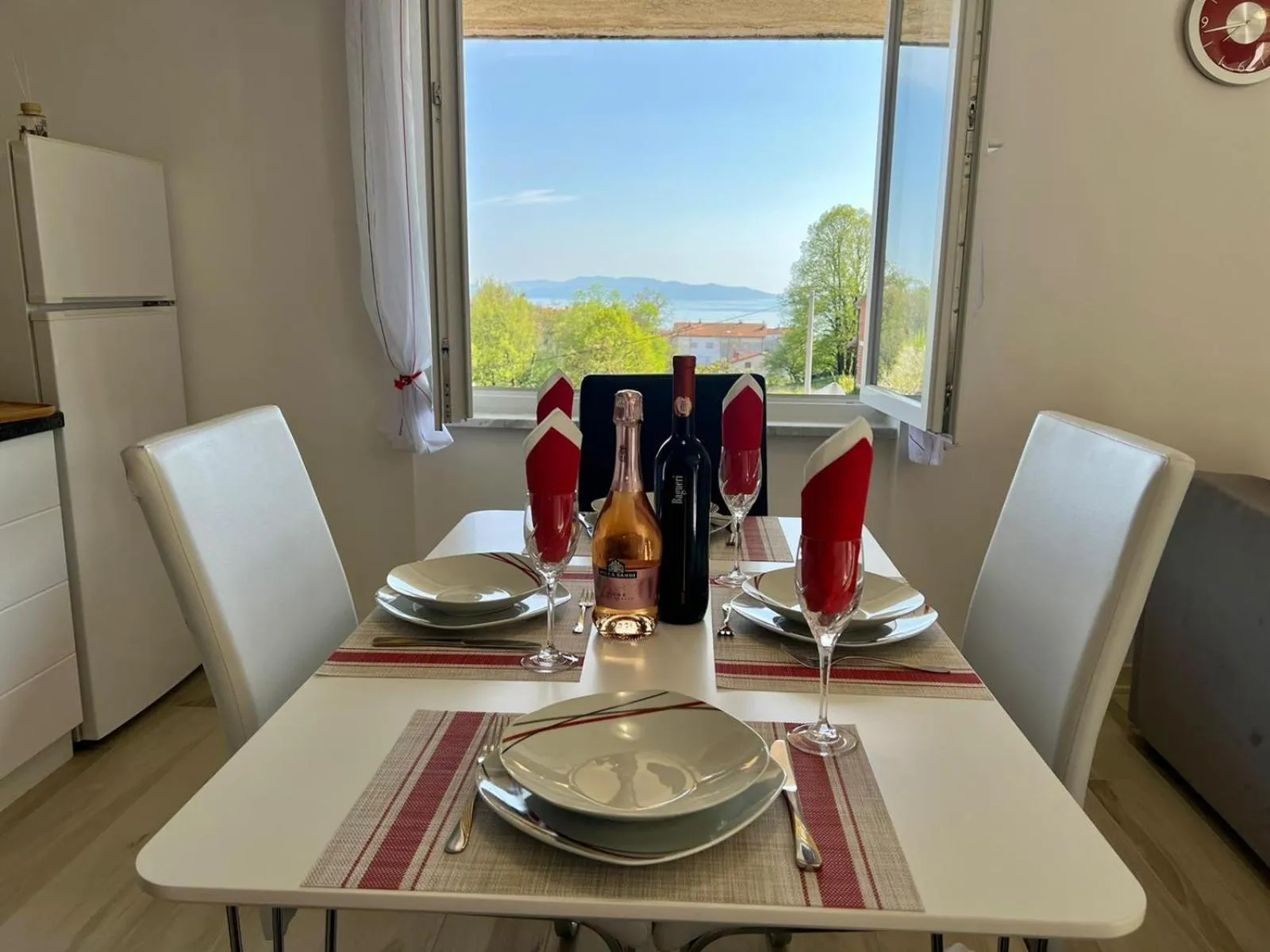 Dining area in ViSTAMaRE Apartment