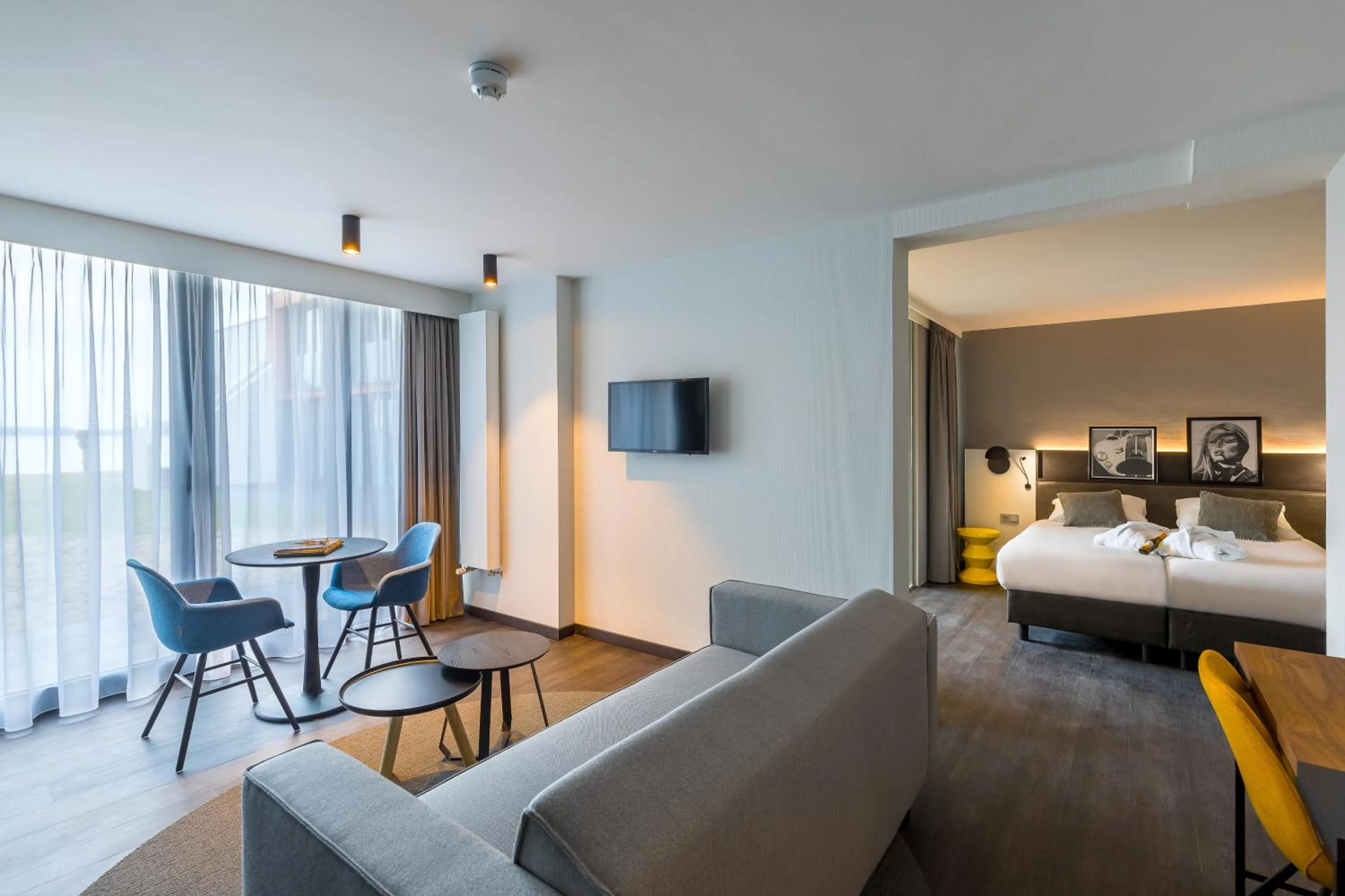 Living room, Bed in Postillion Amersfoort Veluwemeer