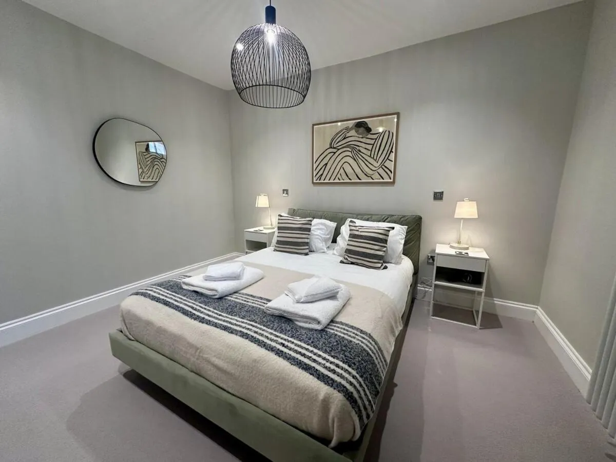 Deluxe One-Bedroom Apartment in Martello By Pureserviced