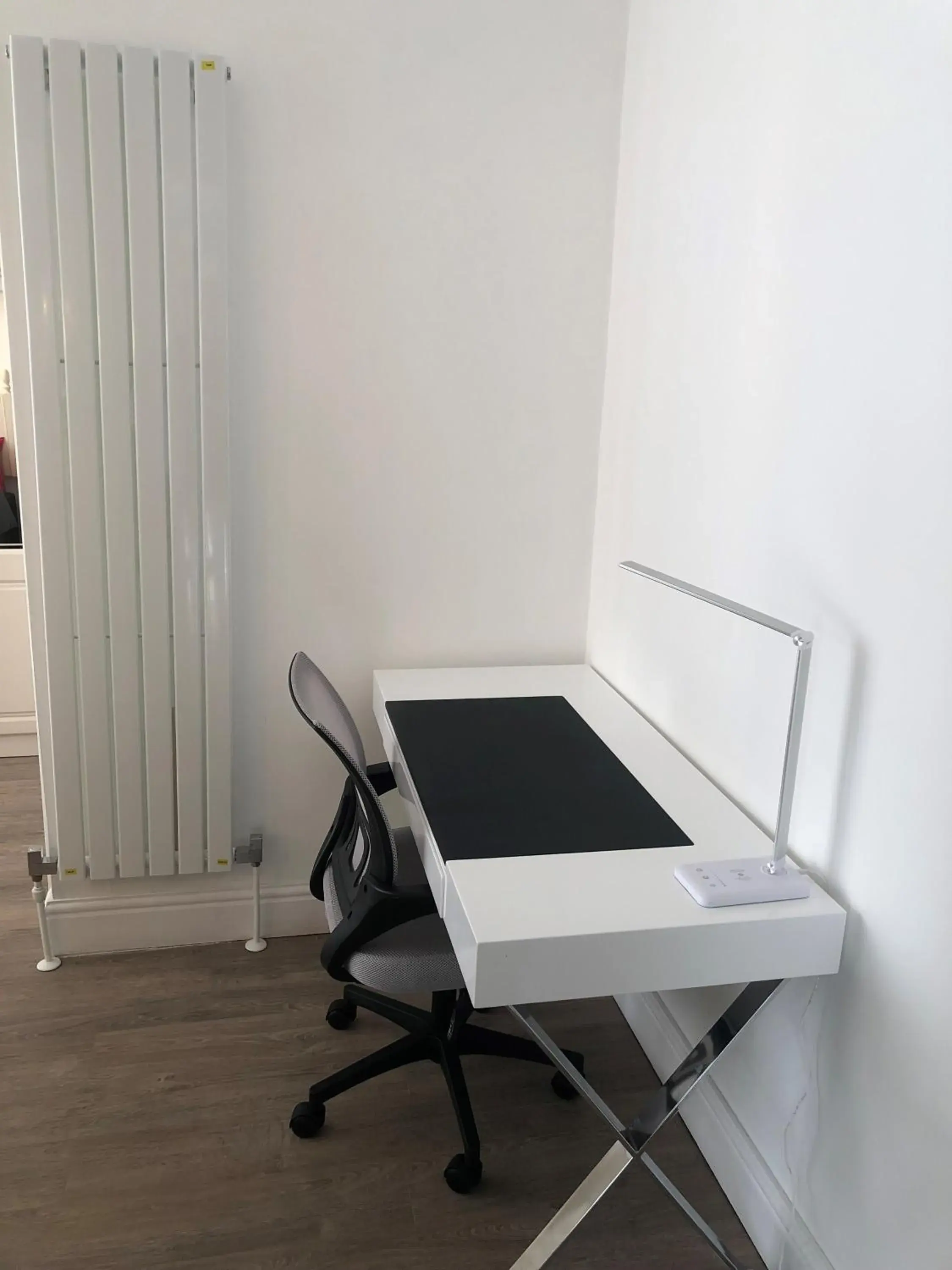 One-Bedroom Apartment in Lynton Road One-Bedroom Apartment in Lynton Road