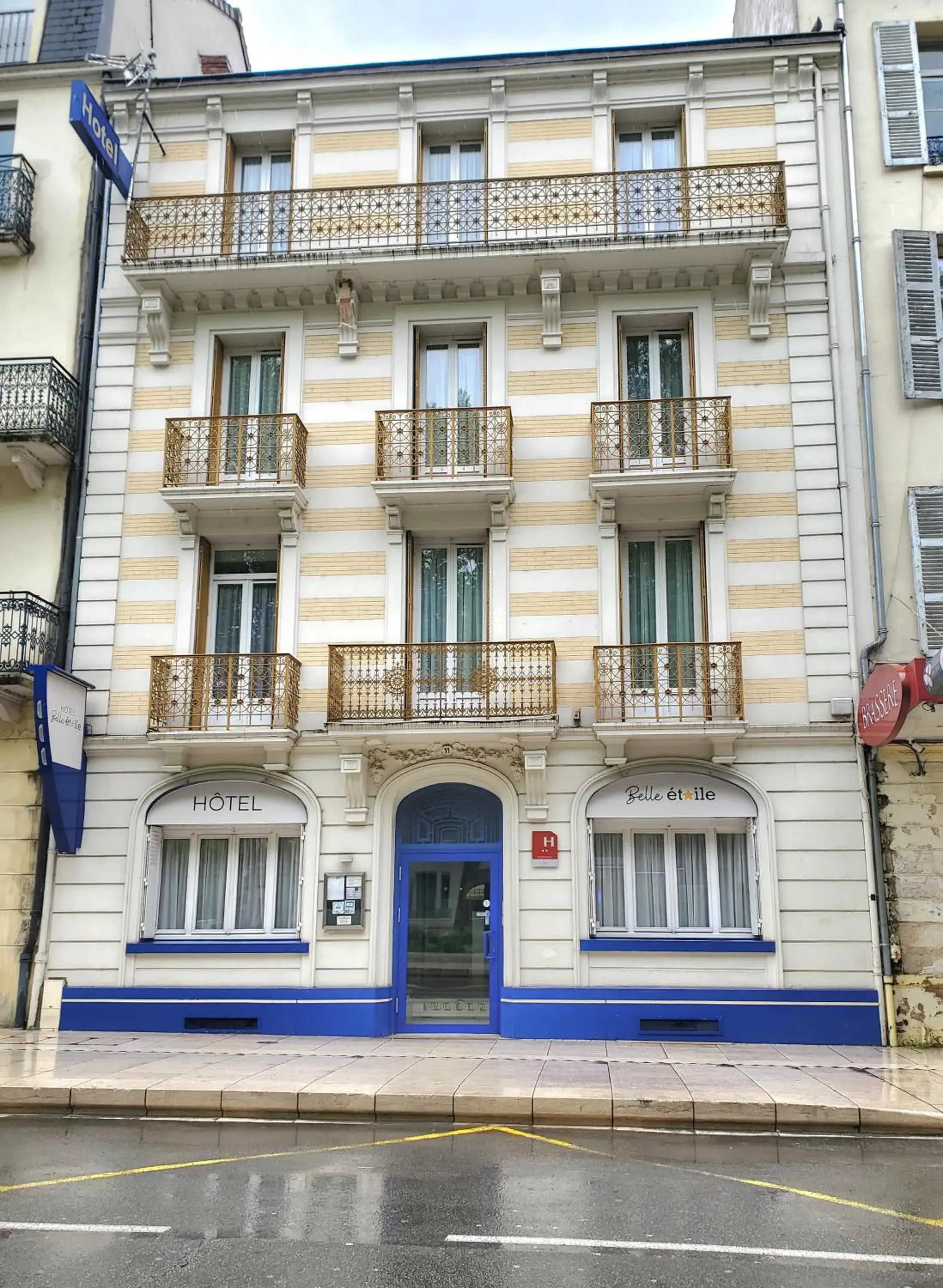 Property building in Logis Hôtel Belle Etoile Vichy Property building in Logis Hôtel Belle Etoile Vichy