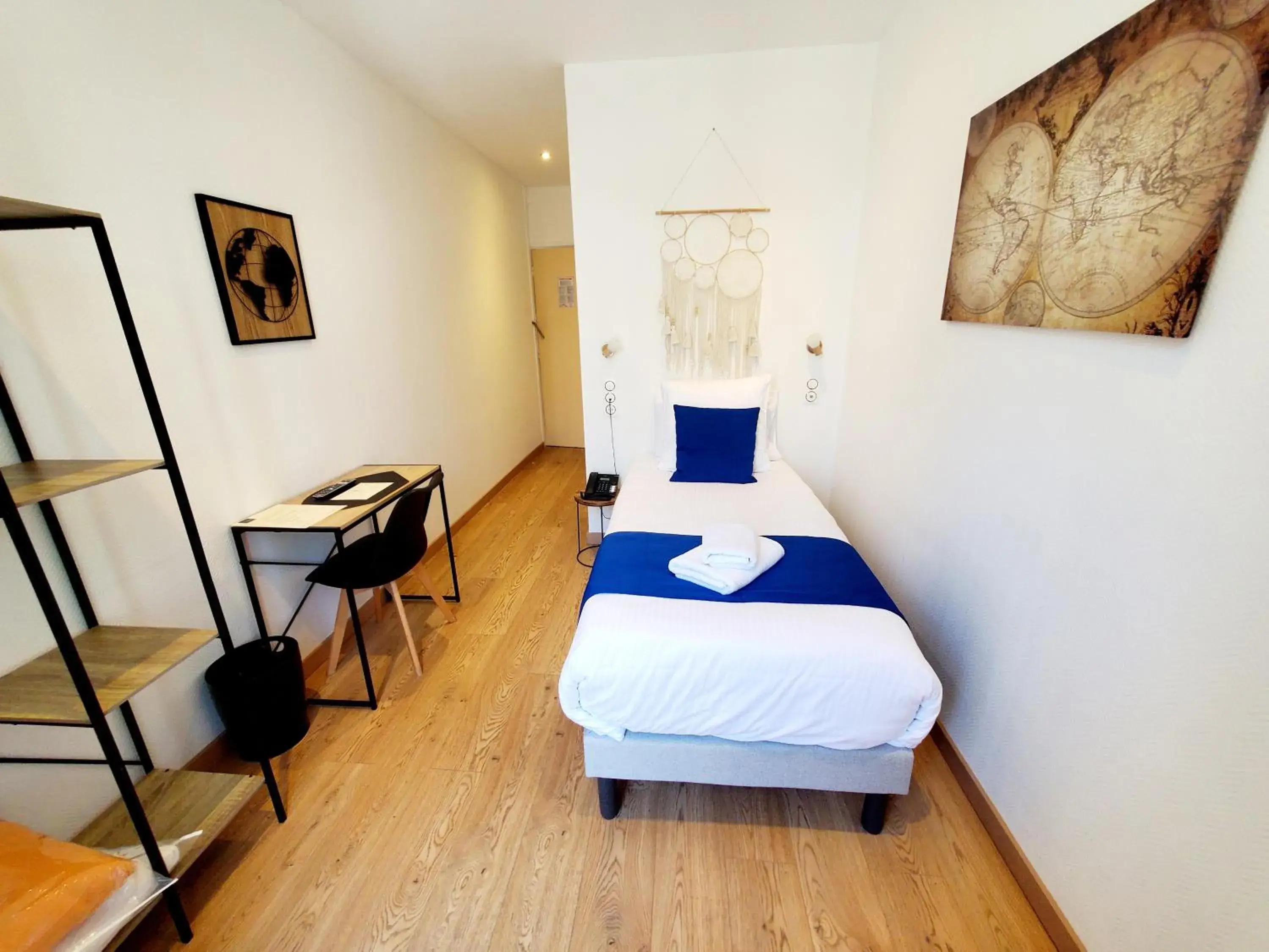 Bed in Logis Hôtel Belle Etoile Vichy Bed in Logis Hôtel Belle Etoile Vichy