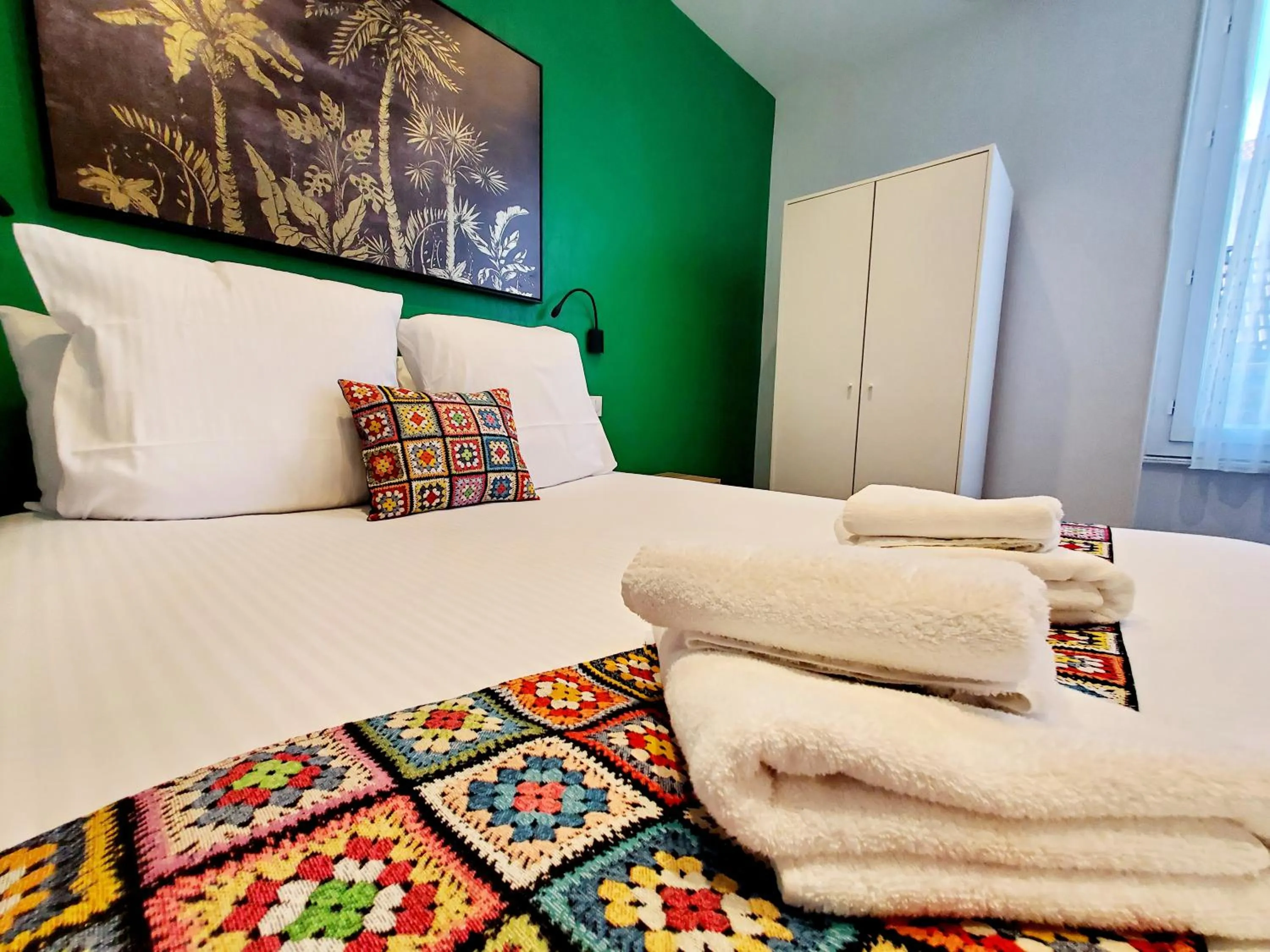 Bed in Logis Hôtel Belle Etoile Vichy