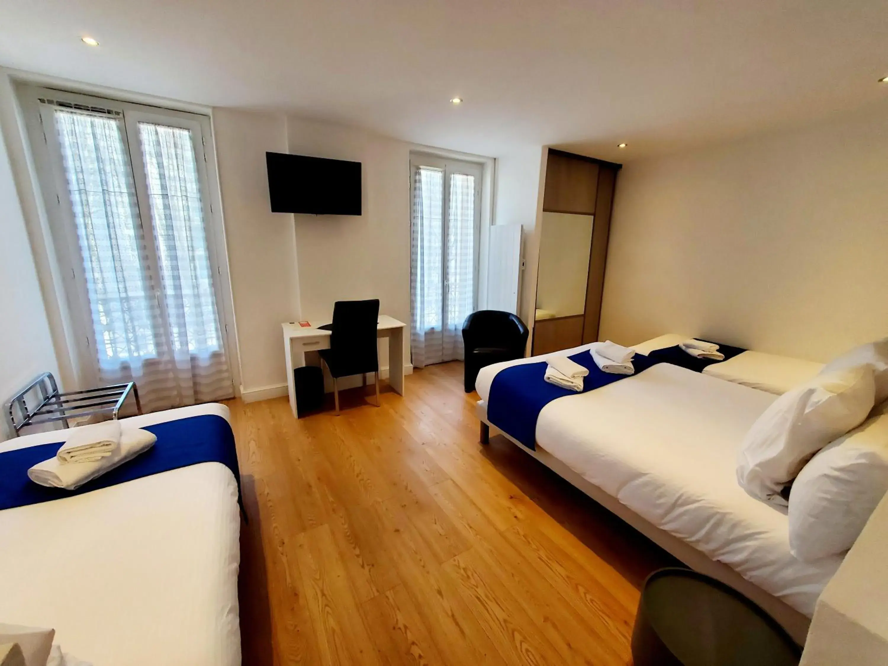 Bed in Logis Hôtel Belle Etoile Vichy Bed in Logis Hôtel Belle Etoile Vichy