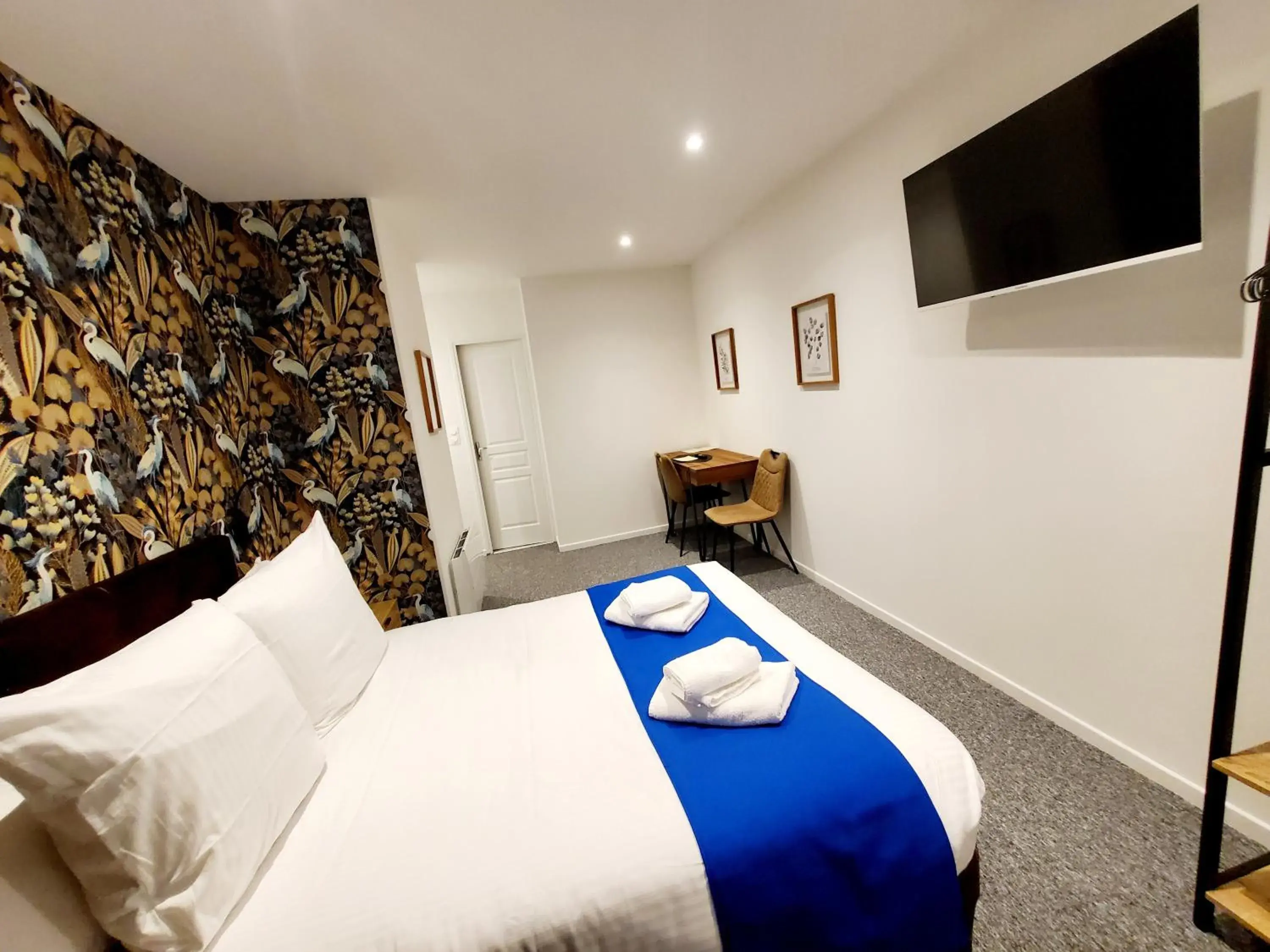 Bedroom, Bed in Logis Hôtel Belle Etoile Vichy Bedroom, Bed in Logis Hôtel Belle Etoile Vichy